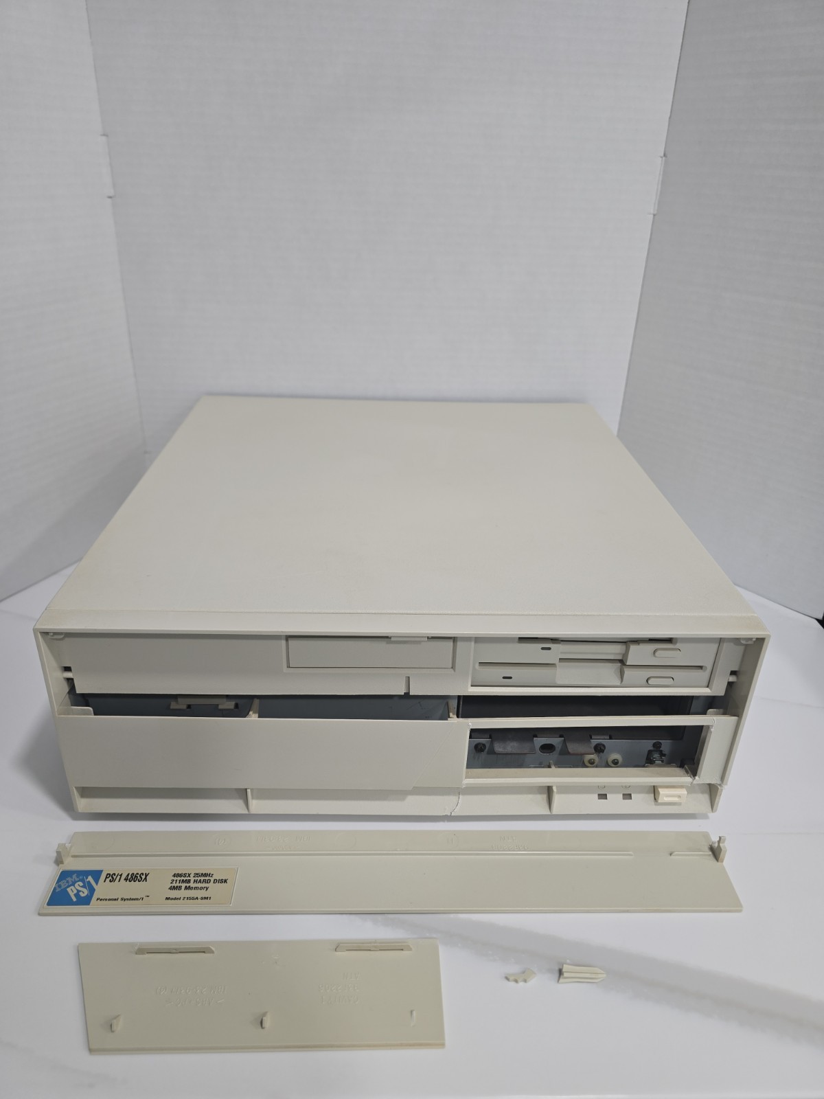 IBM PS/1 Model 2155A-SM1 486SX 25Mhz 211MB HDD 4MB Ram 3.5 & 5.25 Floppy Drives