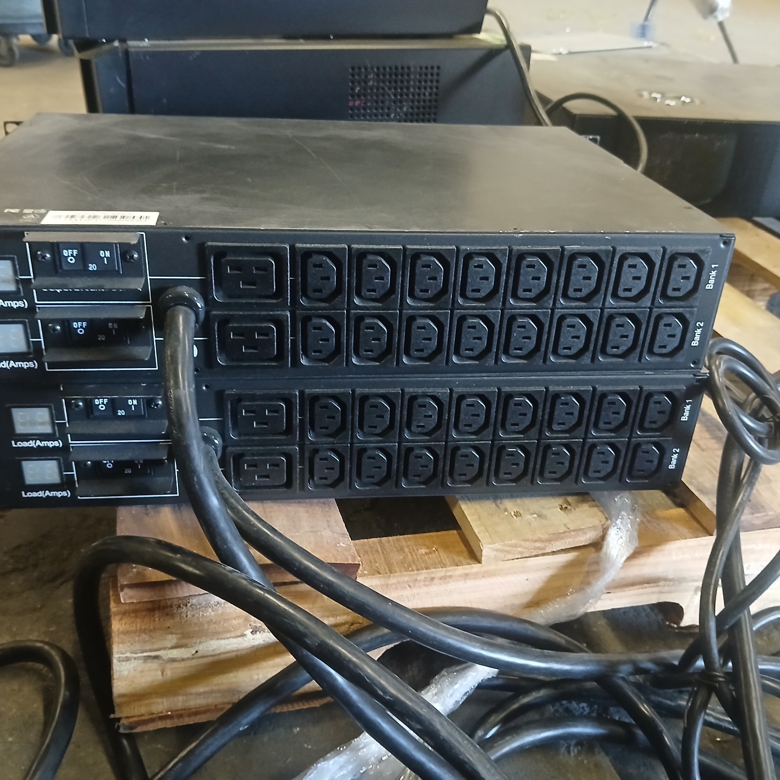 TRIPP-LITE PDUMH30HV 208/230V 24A 50/60Hz Monitored Switched PDU