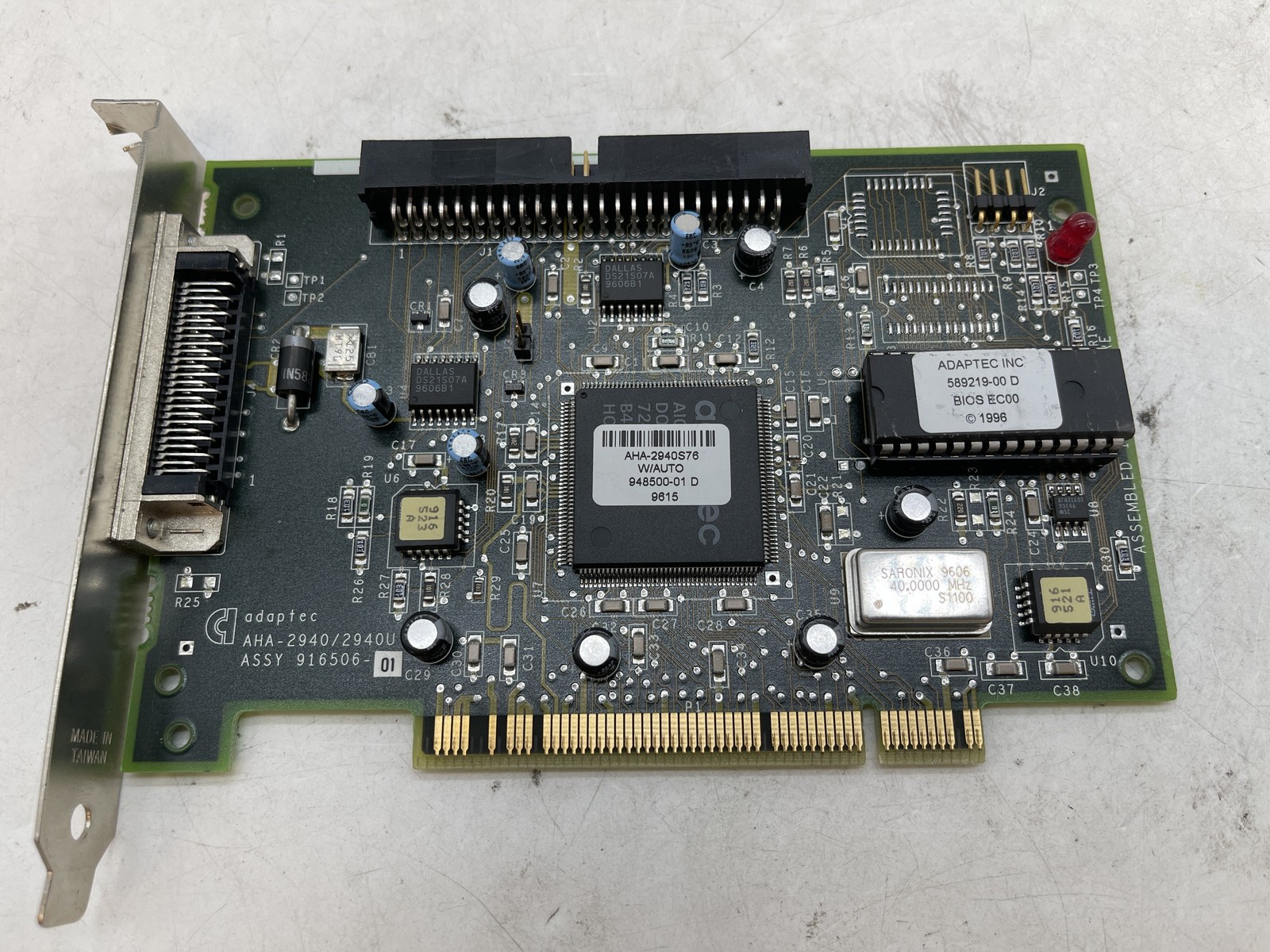 Adaptec AHA-2940U PCI Ultra SCSI Controller Card 916506-01 - 