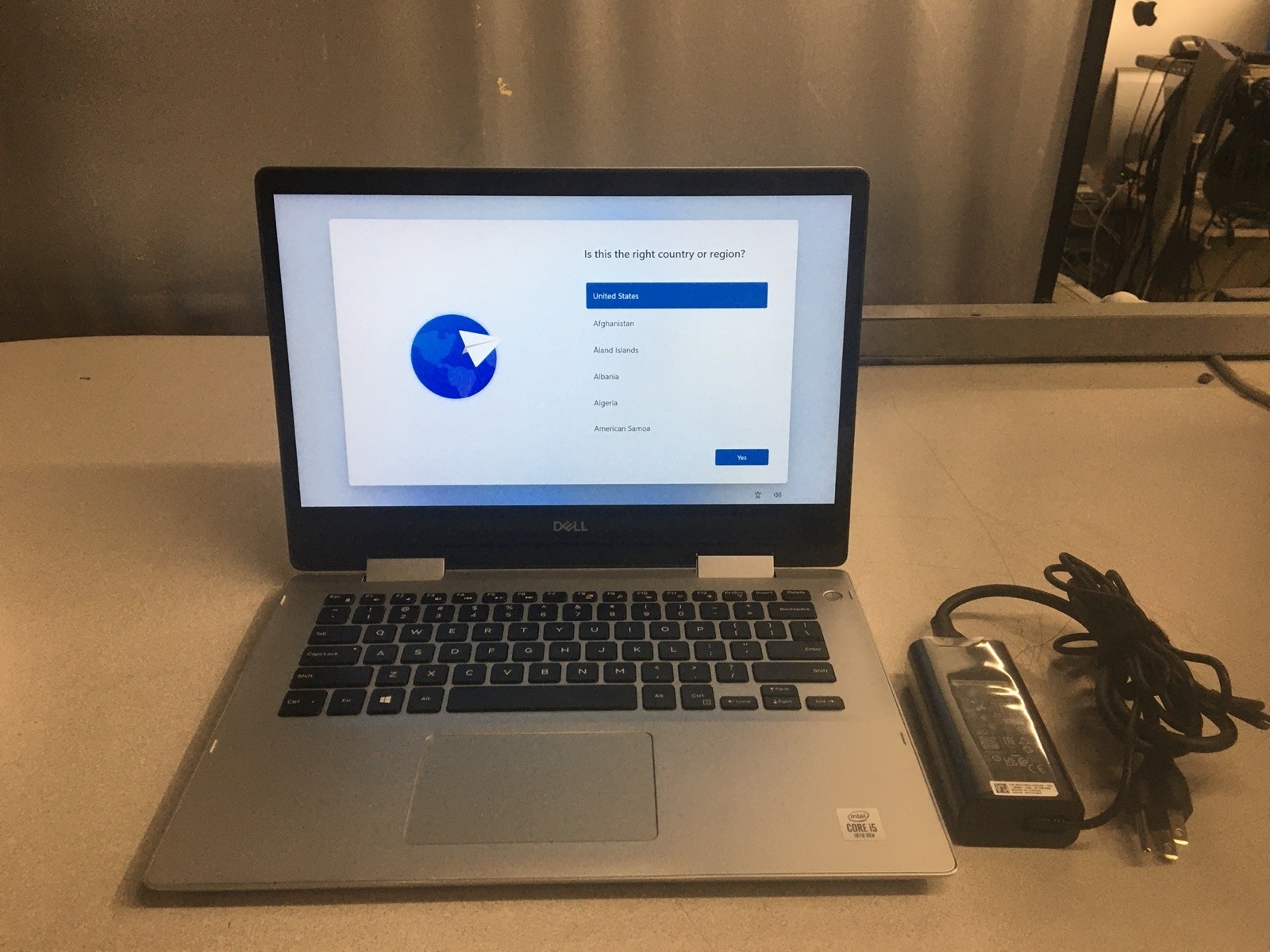 Dell Inspiron 5491 2n1 14” Touchscreen 8GB RAM 256GB M.2  Windows 11 Pro Laptop