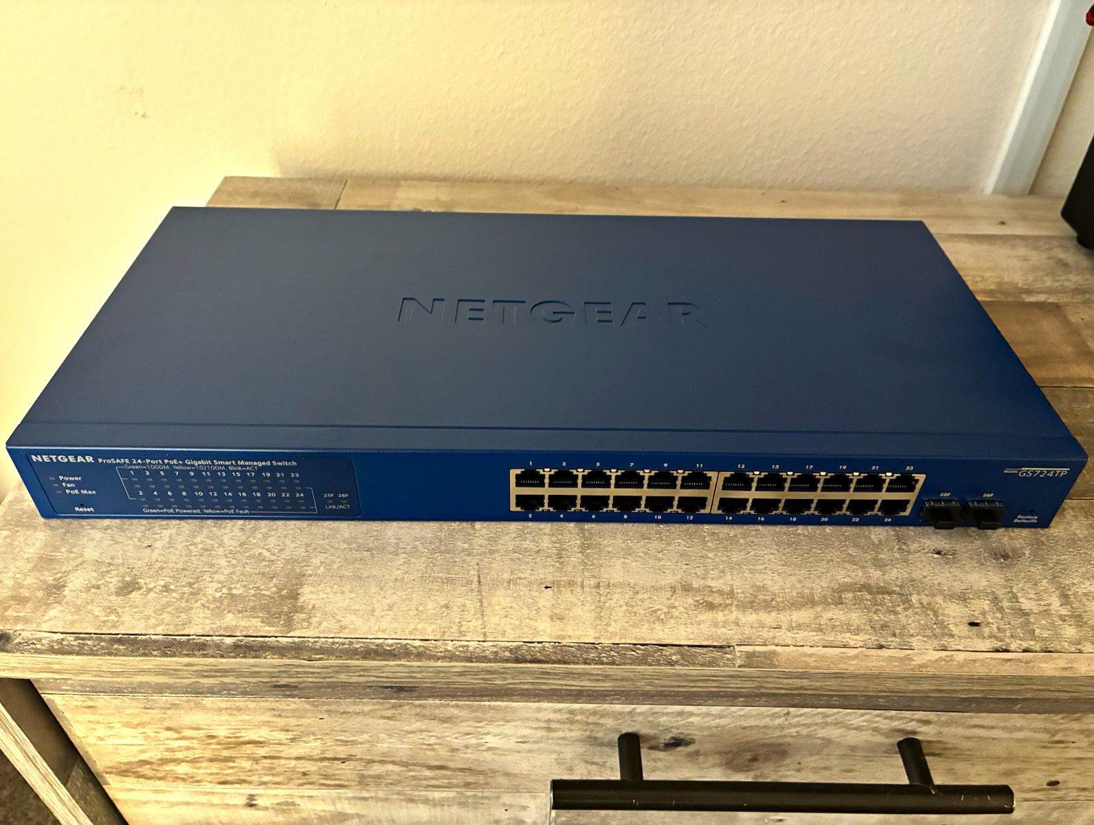 NETGEAR ProSafe GS724TP 24-Port PoE+ Gigabit Smart Managed Rack Switch