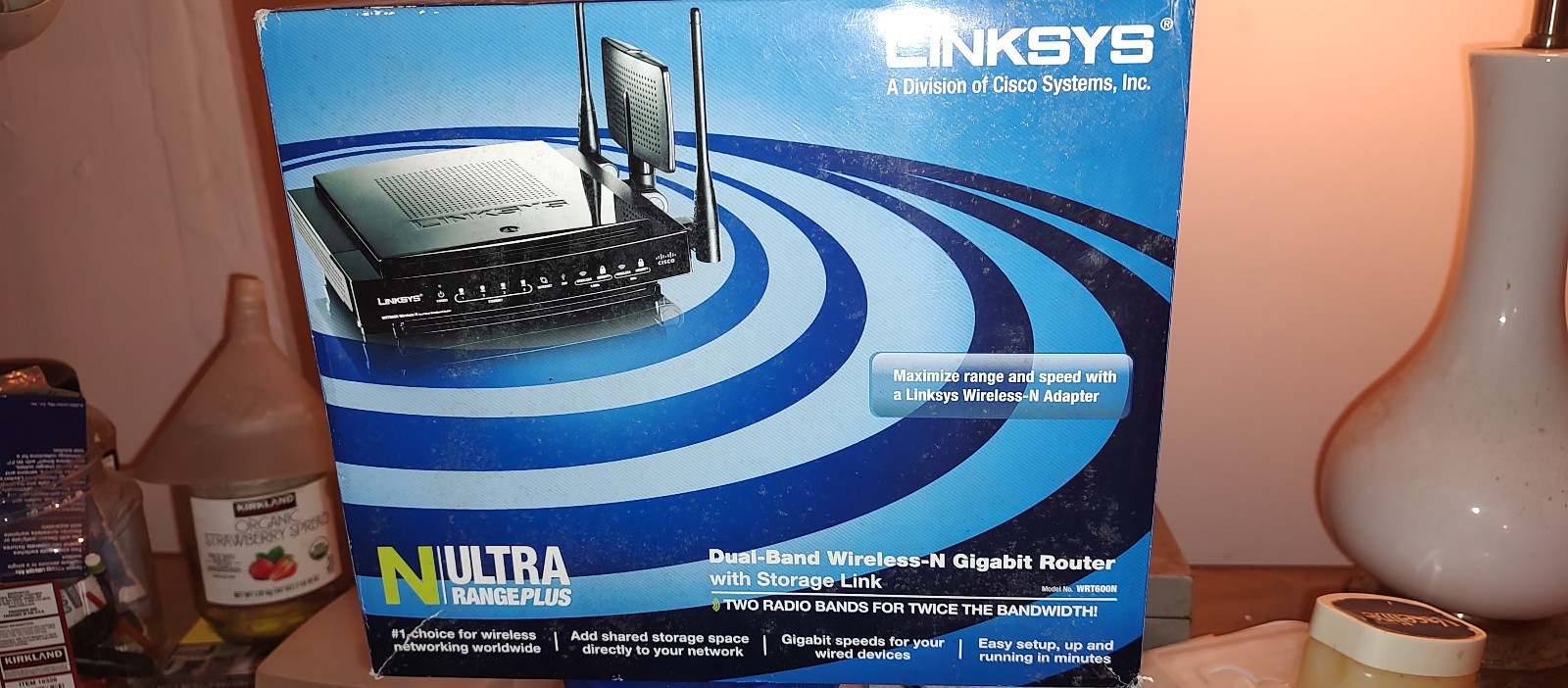 Linksys ultra range plus wireless -N Broadband Router WRT160N V2 by Cisco