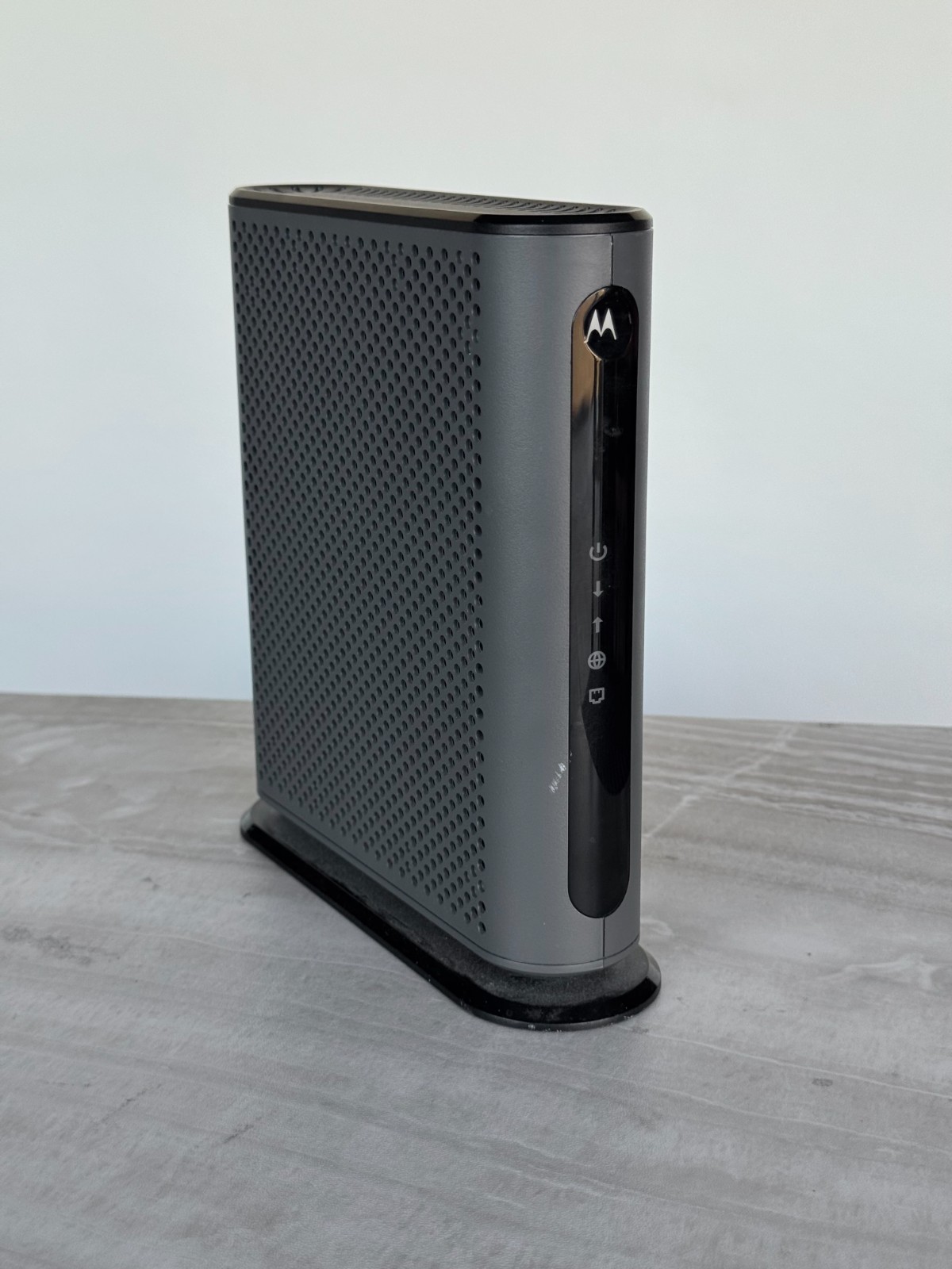 Motorola MB8600 DOCSIS 3.1 Cable Modem Gigabit Ethernet 32x8