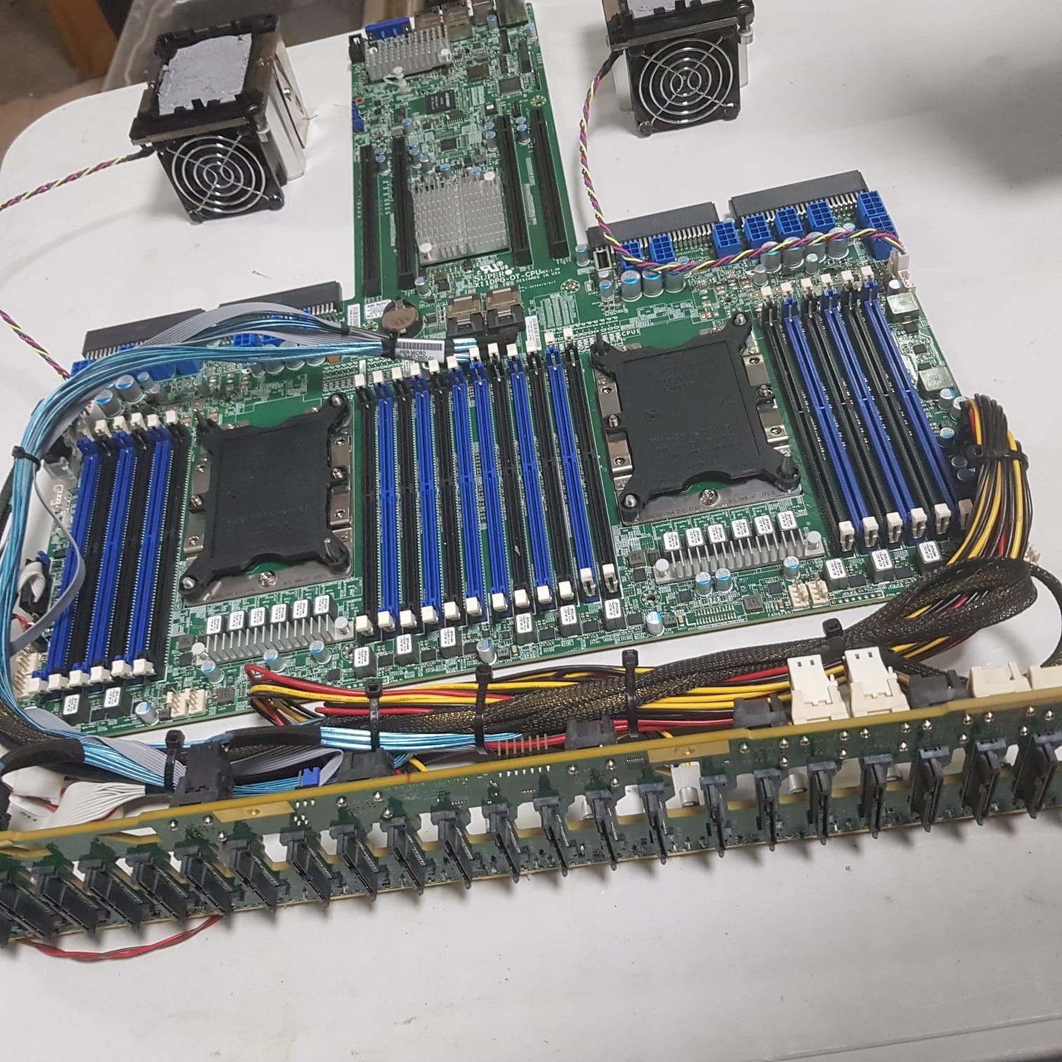 SuperMicro X11DPG-OT-CPU DUAL SOCKET LGA3647 + BPN-SAS3-216A-N4 +2 HEATSINKS