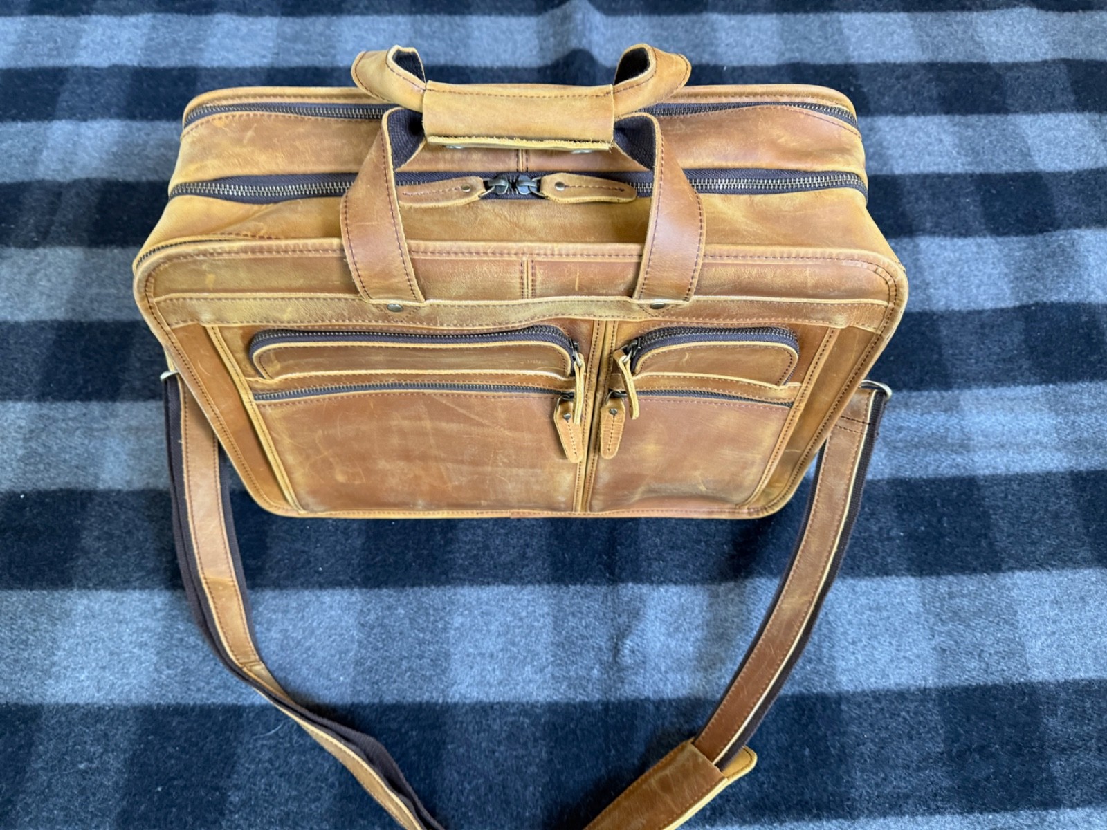 Polare Modern Messenger Bag with Retro Feel 17" Men's Laptop -Full Grain Leather