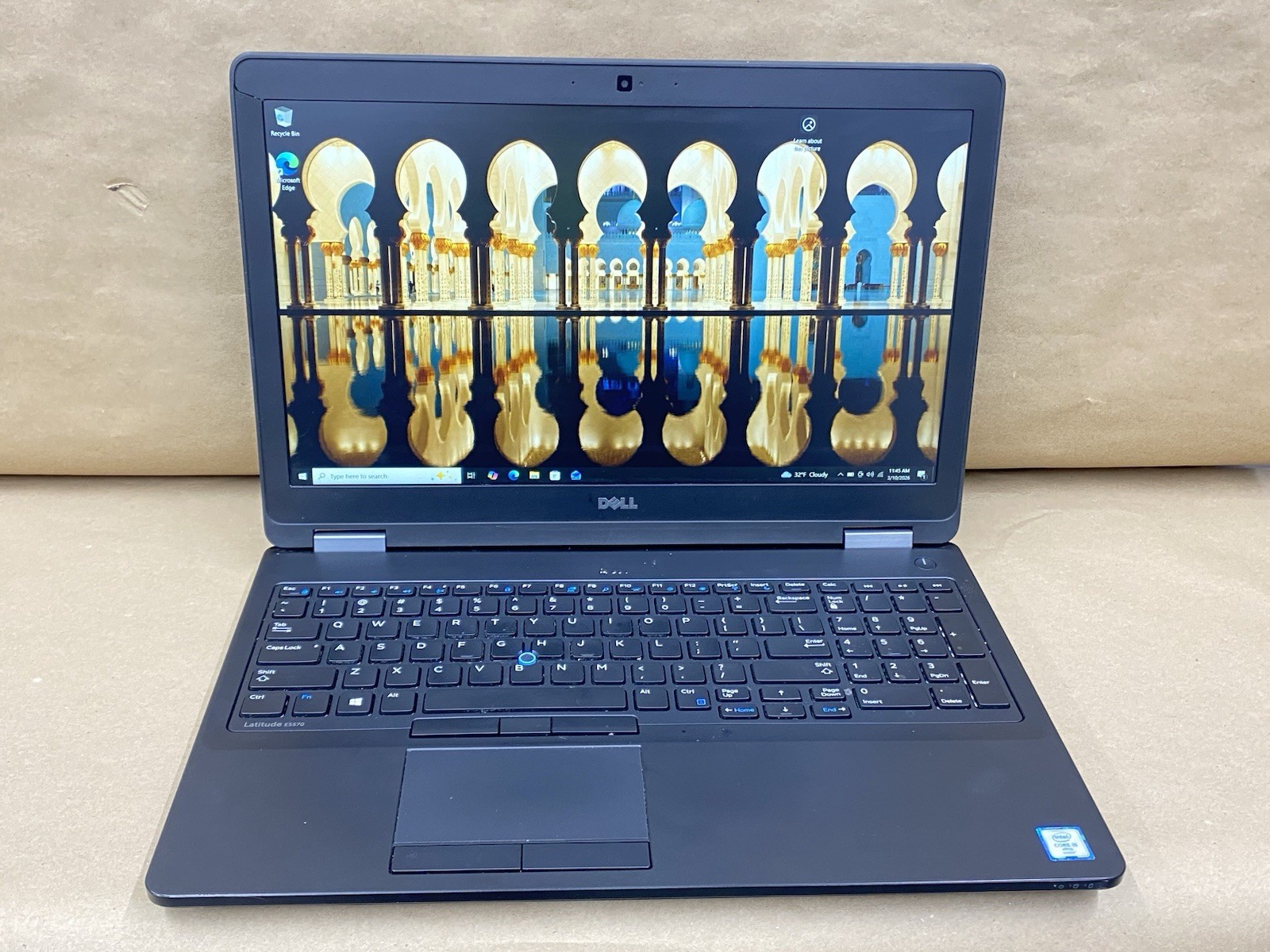 Dell Latitude E5570 - 15.5" FHD - i5-6300U - 8GB - 256GB SSD - Win 10 Pro - READ
