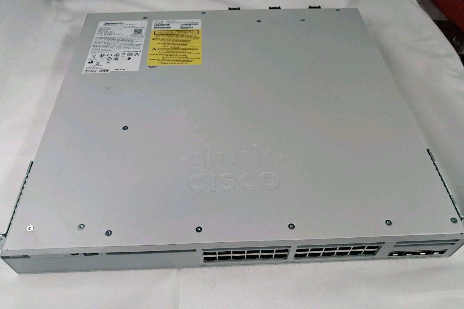 Cisco Catalyst C9300L-24P-4X-E 24 Port 1G PoE 4x10G Network Essentials 