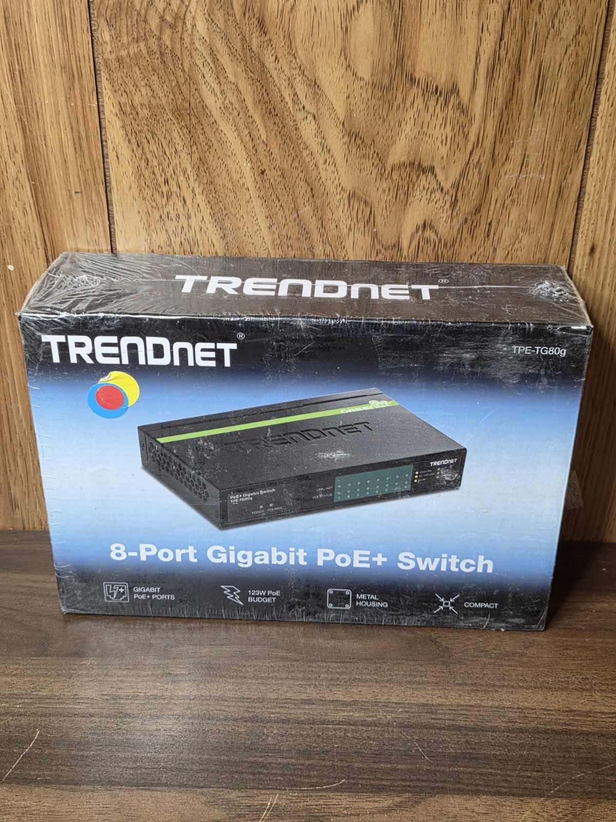 TRENDNET 8 Port Gigabit PoE+Switch-TPE-TG80g New Open Box Damage Box