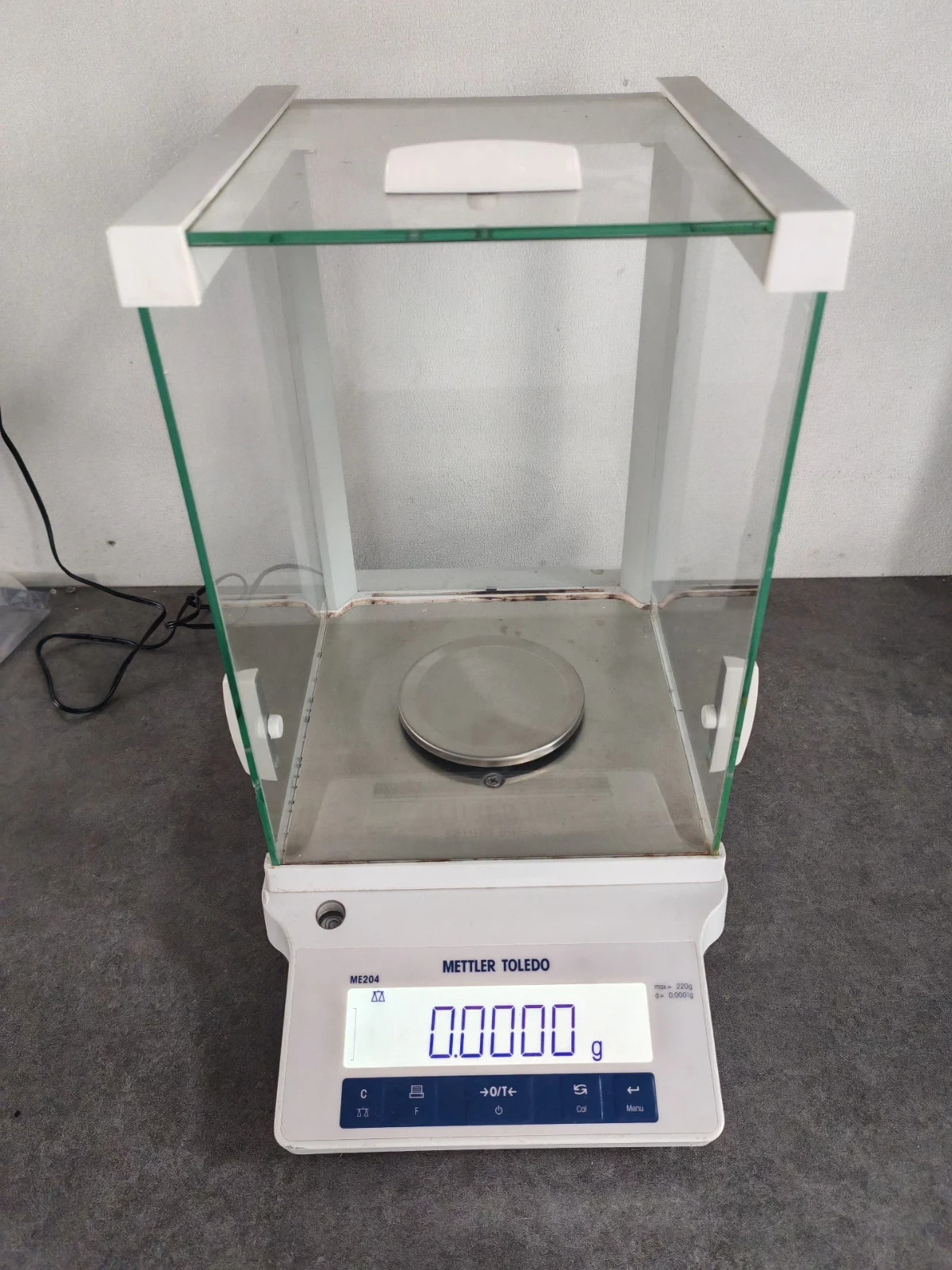 1PCS USED METTLER TOLEDO ME204 220g, accuracy of 0.0001g  FedEx or DHL
