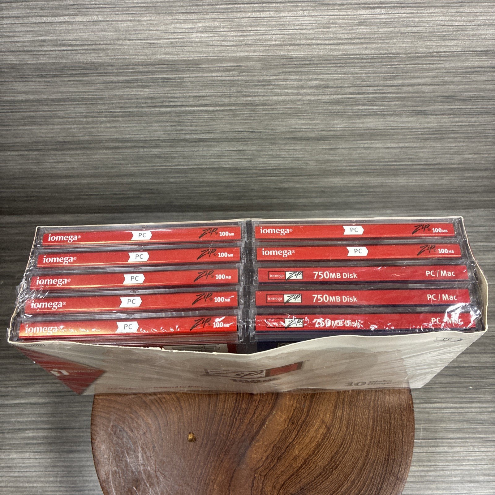 Iomega Zip Disk Mixed LOT of 10 Cartridges (7) 100MB PC (3) 750MB PC/Mac BUNDLE