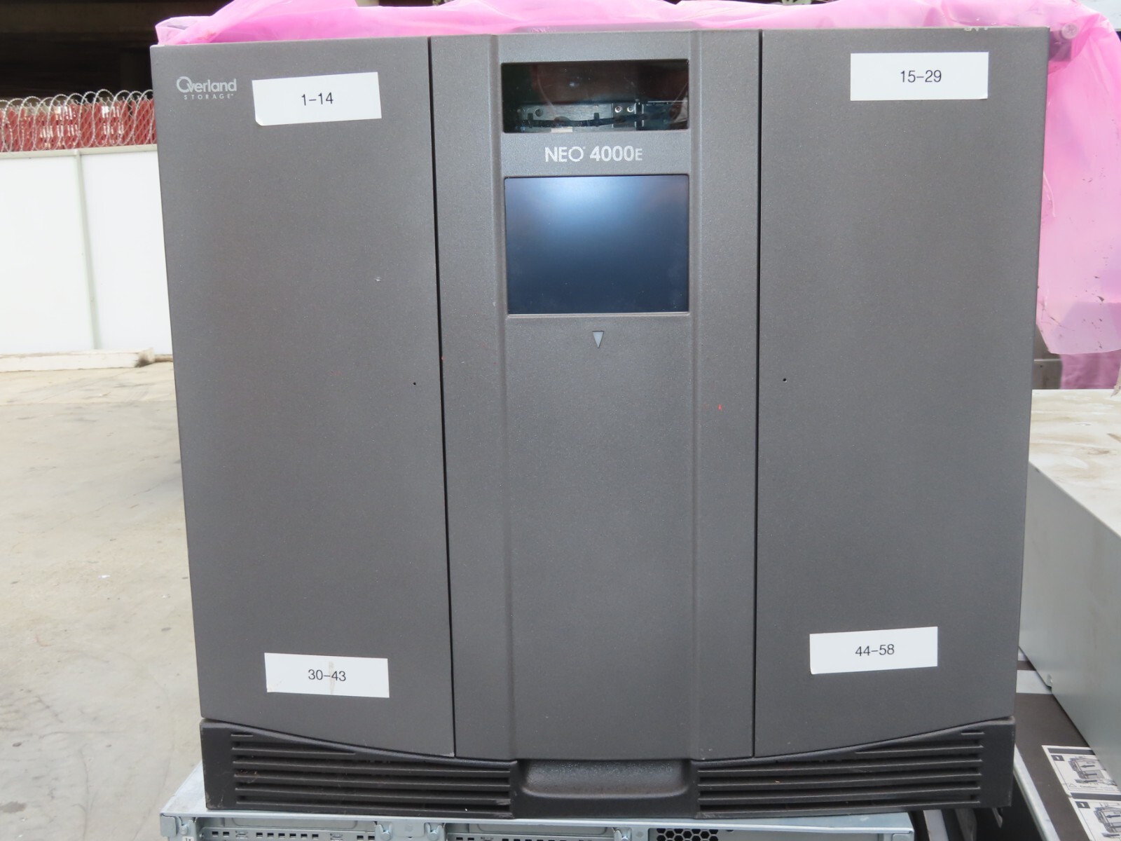 Overland Storage Neo 4000e tape library 10800295-001 RAS-2662P6 * UNTEST - AS IS