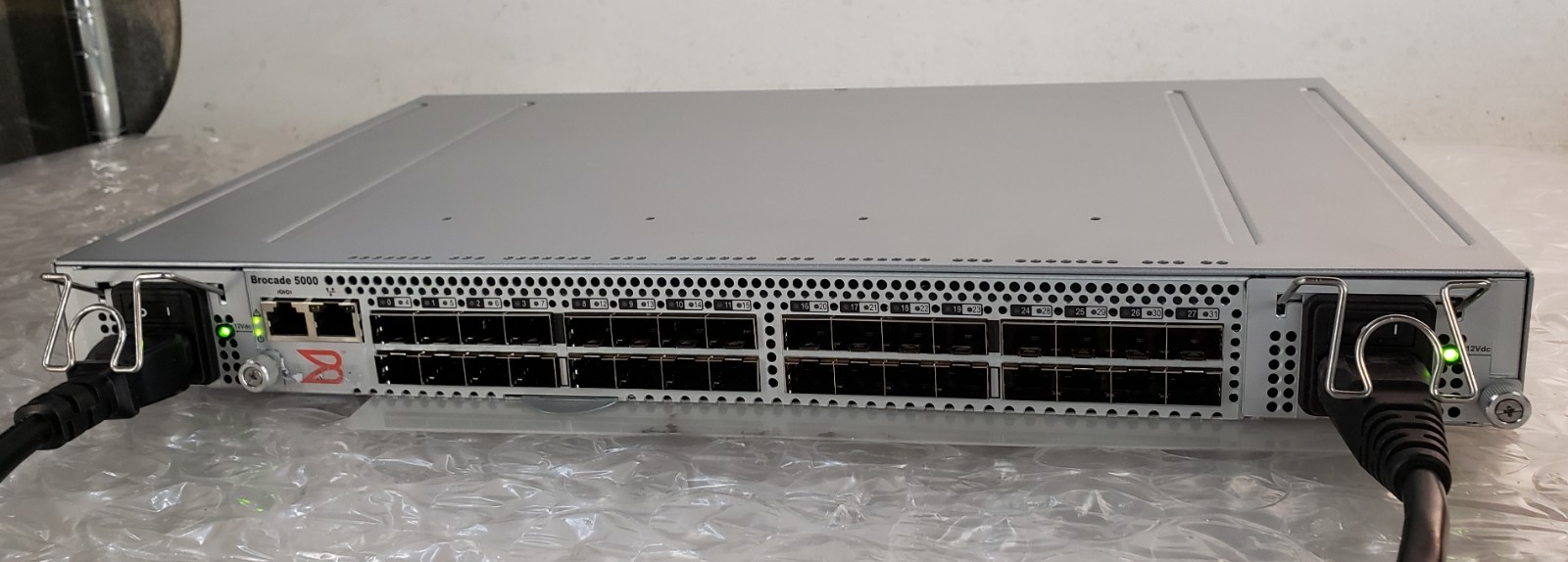 Brocade 5000 373-0204-01 32-Port Fibre Channel Switch w/ Power Cords