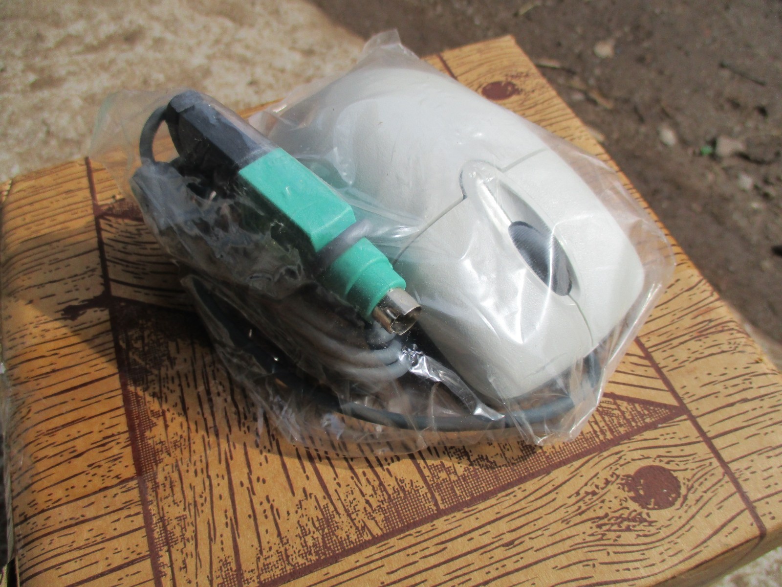 NEW Microsoft wheel optical mouse 1.1a USB with PS2 adaptor X08-70400