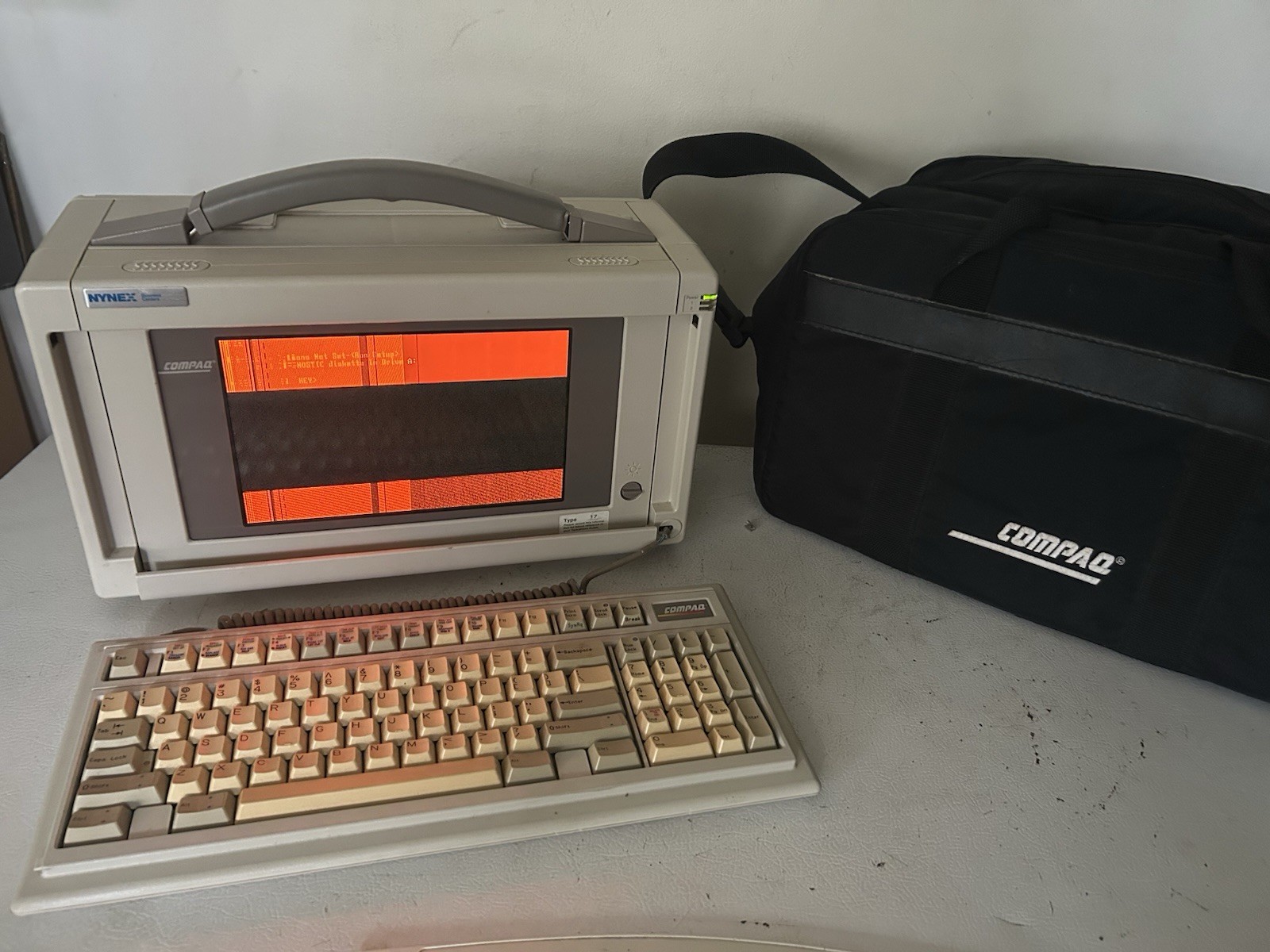 Vintage Compaq Portable 2660 Computer w/ Bag needs repair