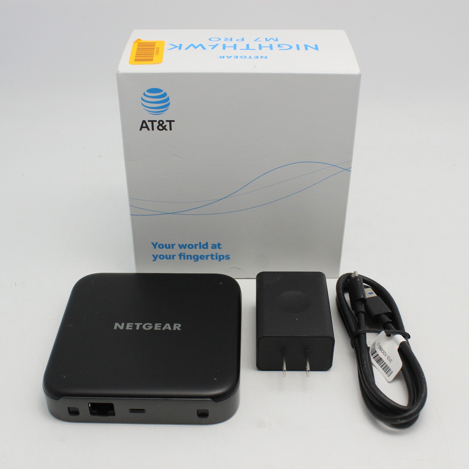 NETGEAR Nighthawk M7 Pro Mobile Hotspot Modem in Black MR7400 | AT&T