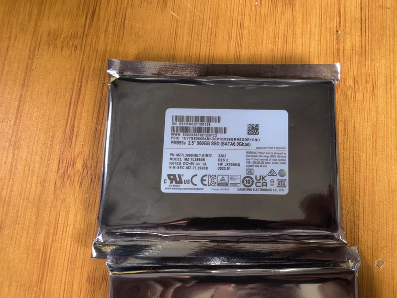 1 Pcs Samsung PM893V 960GB SATA III 2.5" Enterprise SSD 6Gbps High Speed