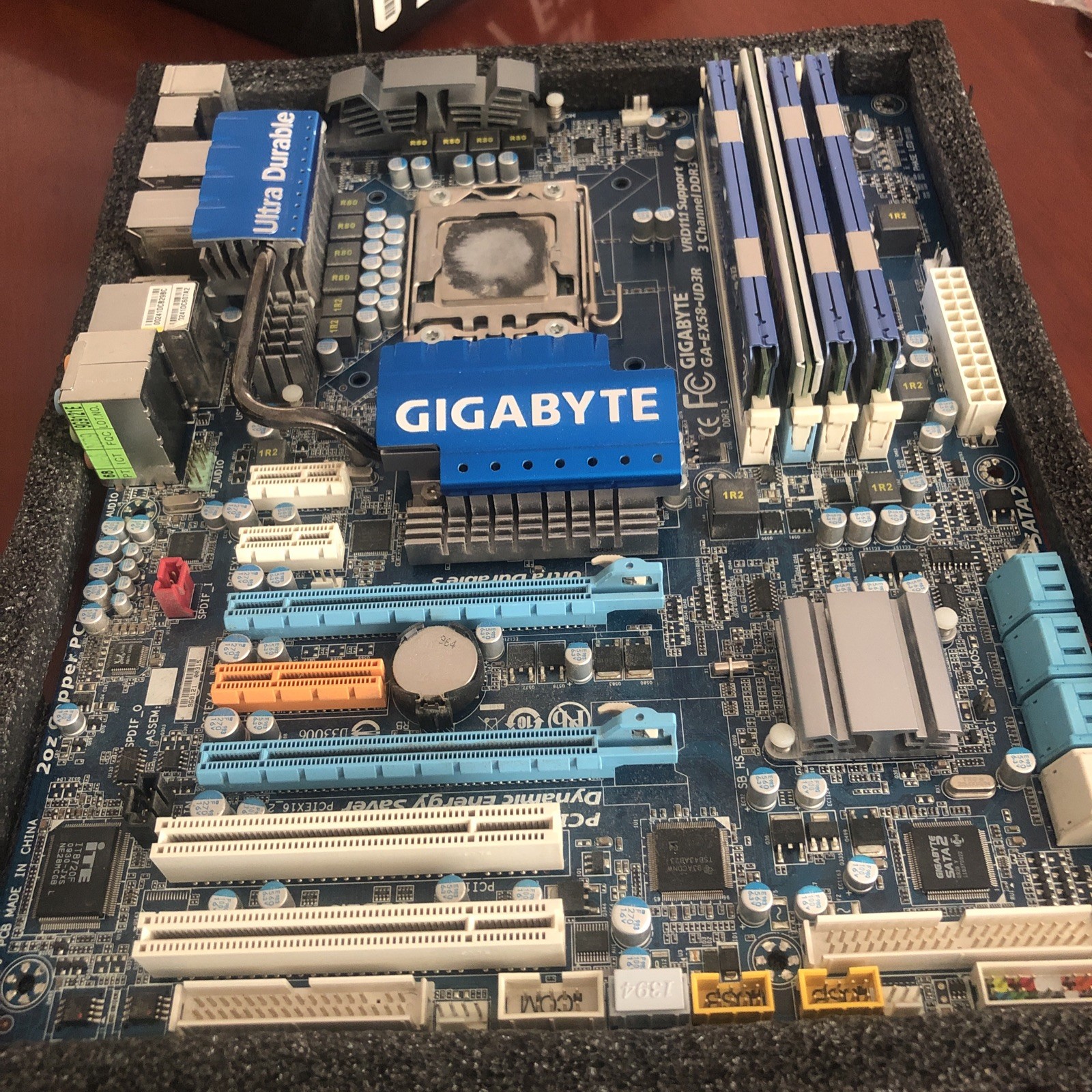Gigabyte GA-EX58-UD3R Socket LGA 1366 ATX motherboard  Not Tested