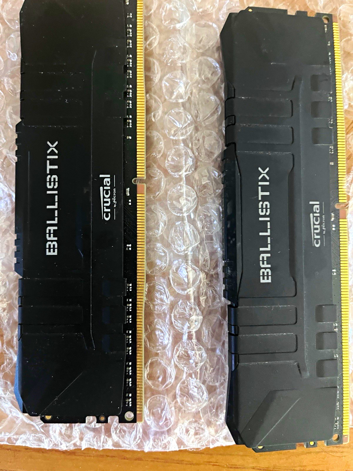 Crucial Ballistix 16GB (2x8GB) DDR4 PC4 288-Pin DIMM Desktop RAM