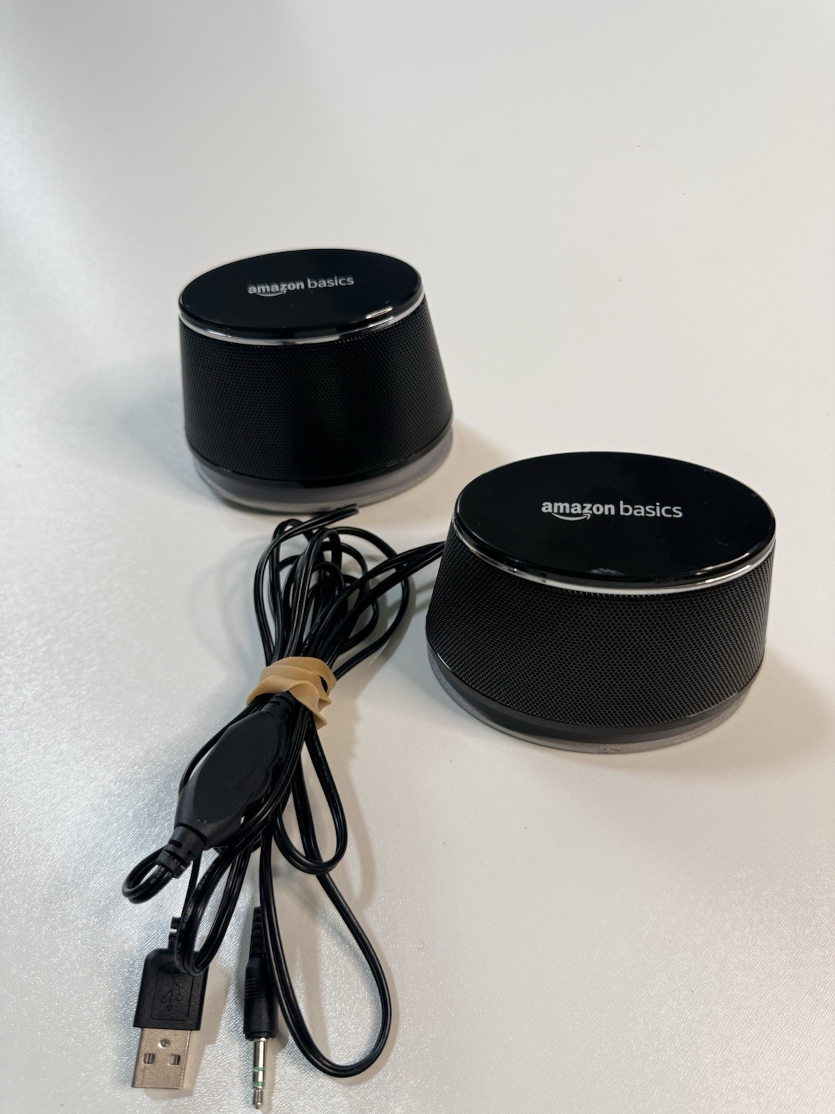 AmazonBasics V620BLACK USB-Powered PC Speakers with Dynamic Sound - Black