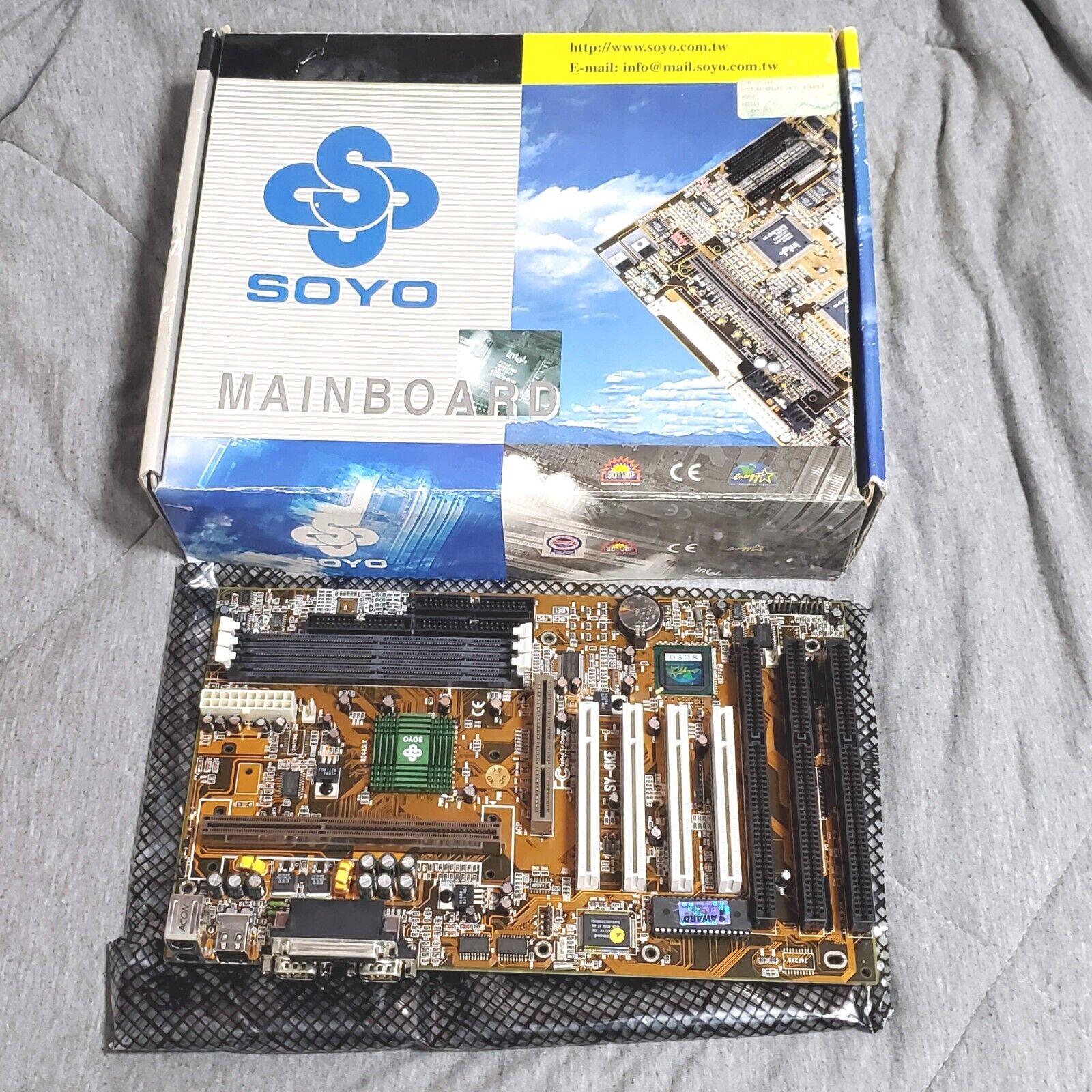 New in open box - SOYO vintage motherboard SY-6KE - Pentium 3 - 440LX AGP