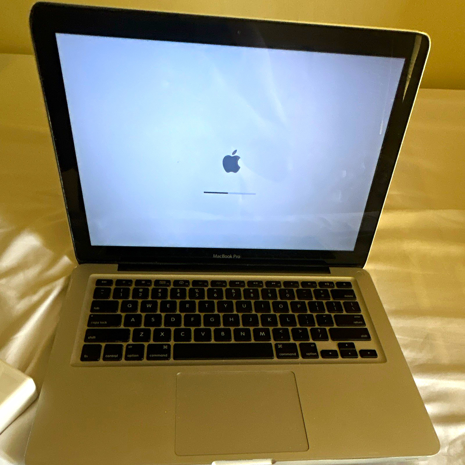 Apple MacBook Pro 13.3" 2.26GHz C2D 8GB 500GB HDD El Capitan 9400M