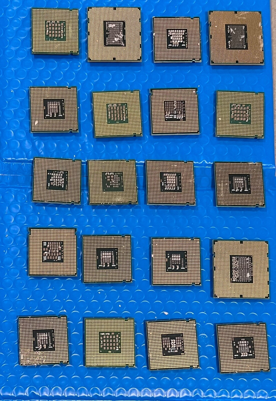 Lot of 20 Various Intel CPU Processors Multiple Sizes 