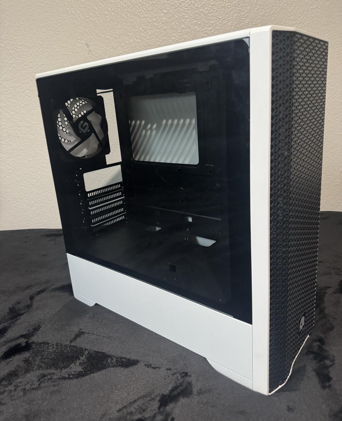 Skytech Gaming Chronos ATX Mid Tower Case White/Black Steel Glass USB Audio