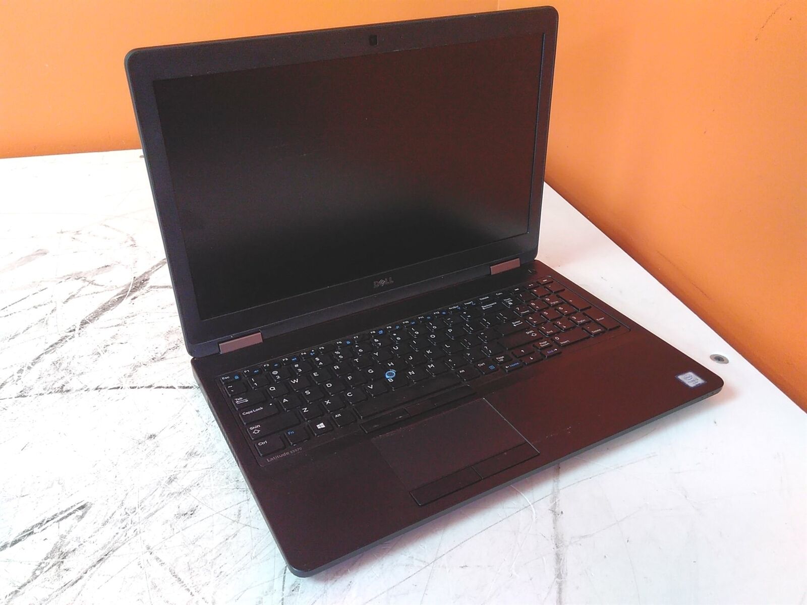 Light Sports Dell Latitude E5570 Laptop Core i3-6100U 2.3GHz 4GB 0HD AS-IS
