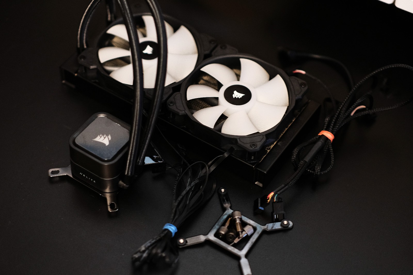 Corsair iCUE H100x RGB ELITE AIO cooler - with LGA1700 mounting hardware