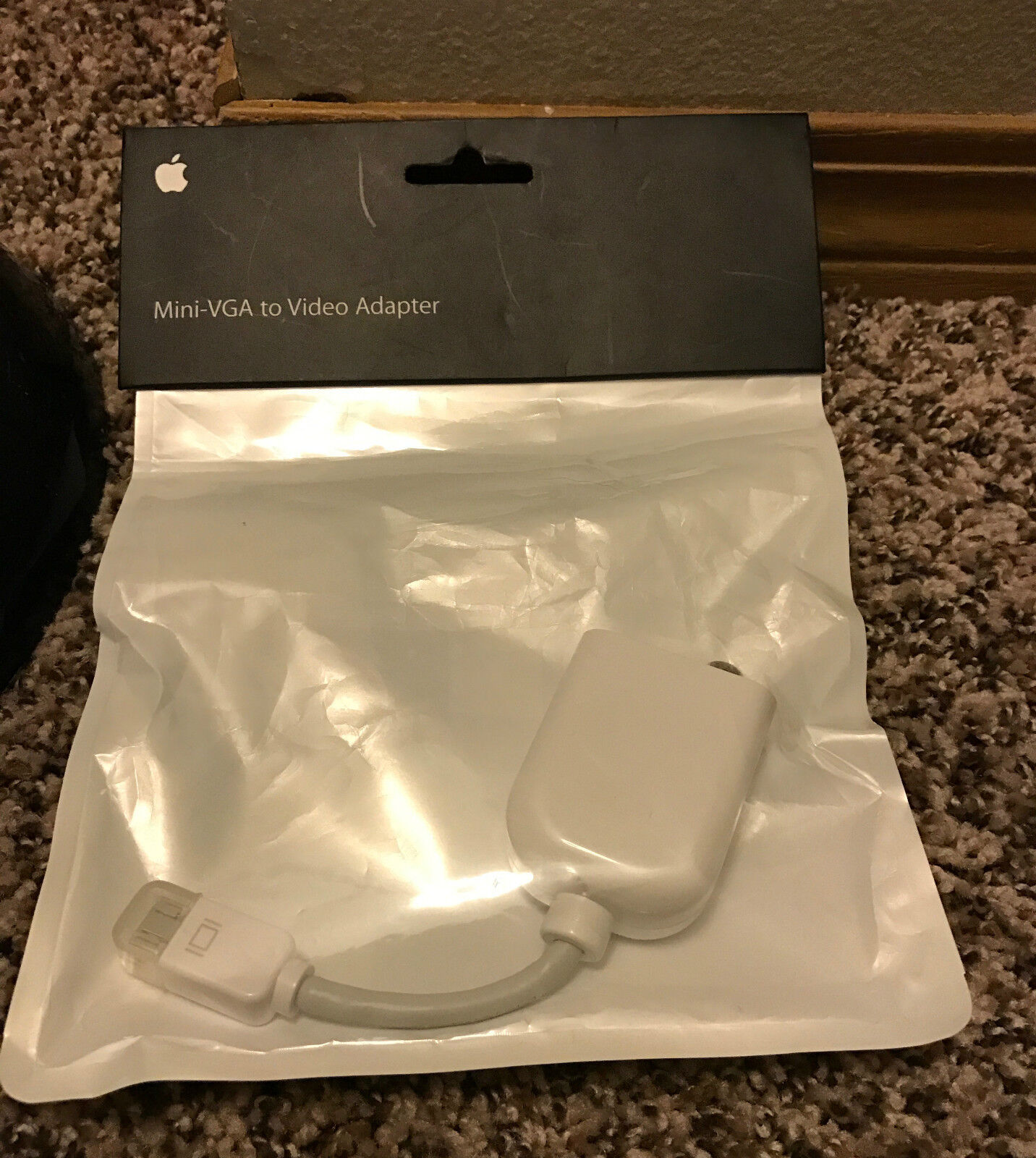 Apple Mini-VGA Plug Video Adapter. New in packaging. 