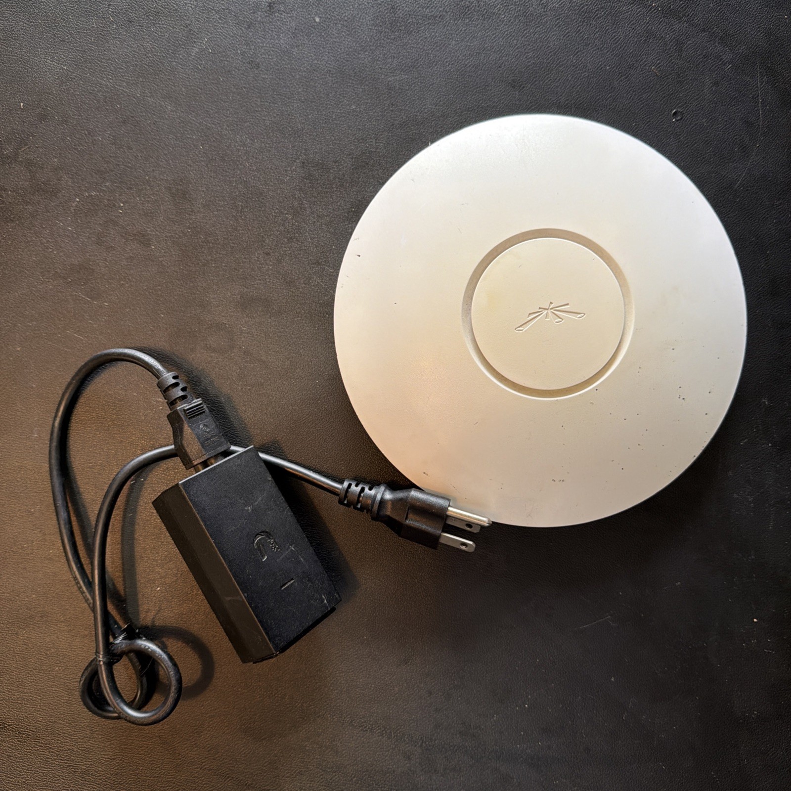 Ubiquiti Networks UAP-LR Wi-Fi System Long Range Network Access Point, Working 