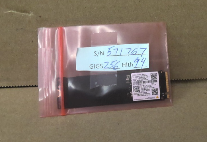 Samsung PM991a 256GB NVMe M.2 2280 SSD MZVLQ256HBJD-00BH1 - 94% Health
