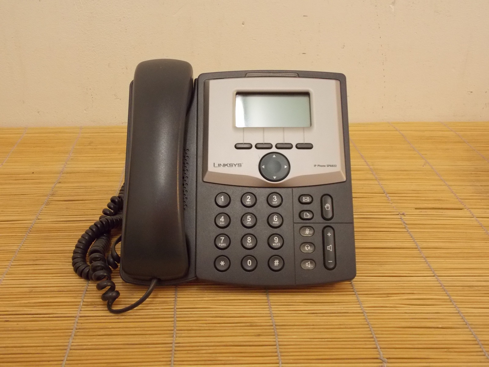 Cisco Linksys SPA922 SIP VoIP Phone PoE 1-Line IP Phone with 2-Port Switch 