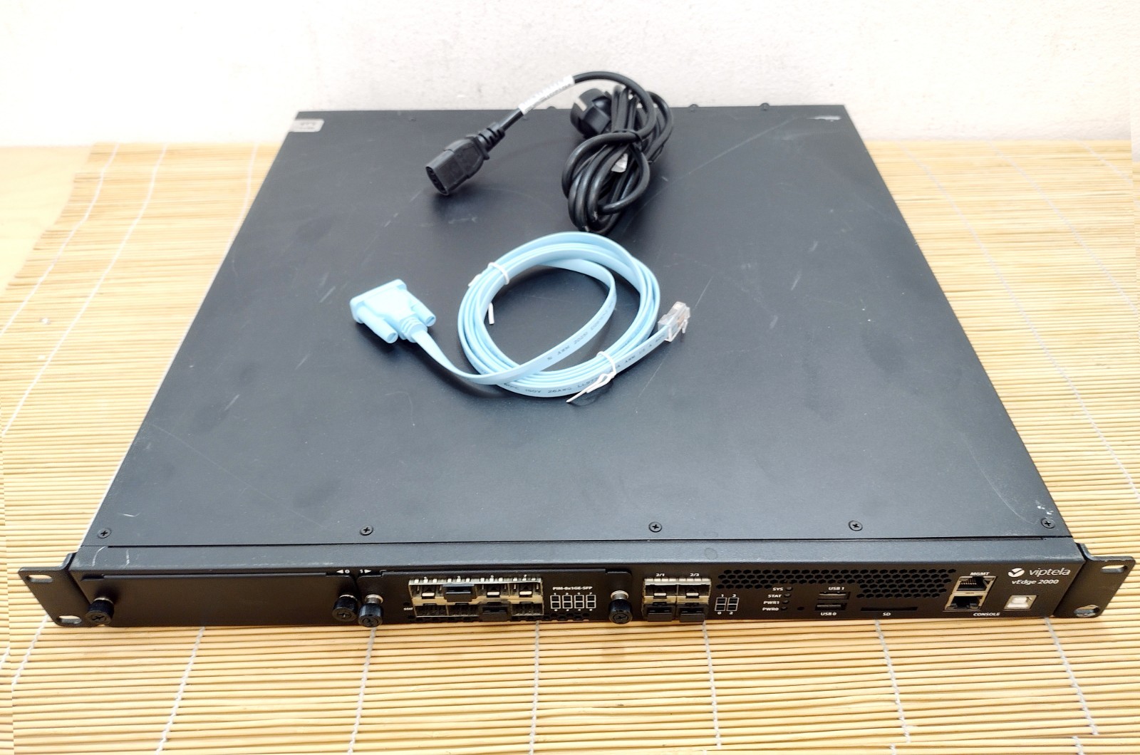 Cisco VEDGE-2000-AC-K9 VEdge-2000 AC router 4x1GE fixed port PIM-8X1GE-SFP 1xPSU