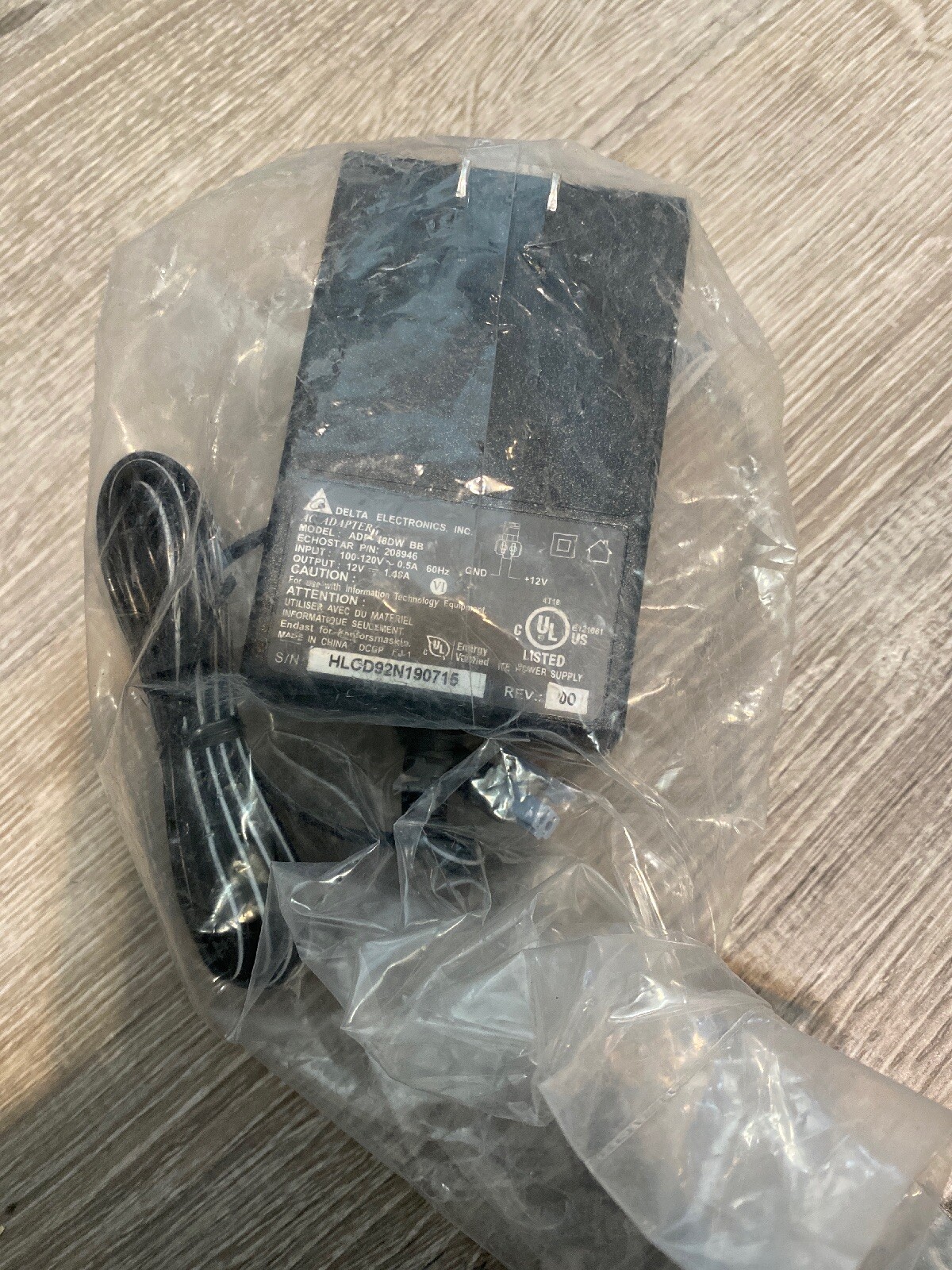 Delta Electronics AC / DC Adapter  ADP-180W BB 100-240v 2.25A  60Hz (b59)