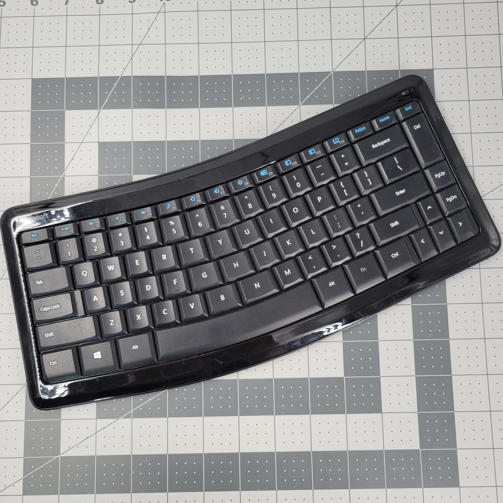 Microsoft Sculpt Mobile Bluetooth Wireless Keyboard 1390 Ergonomic