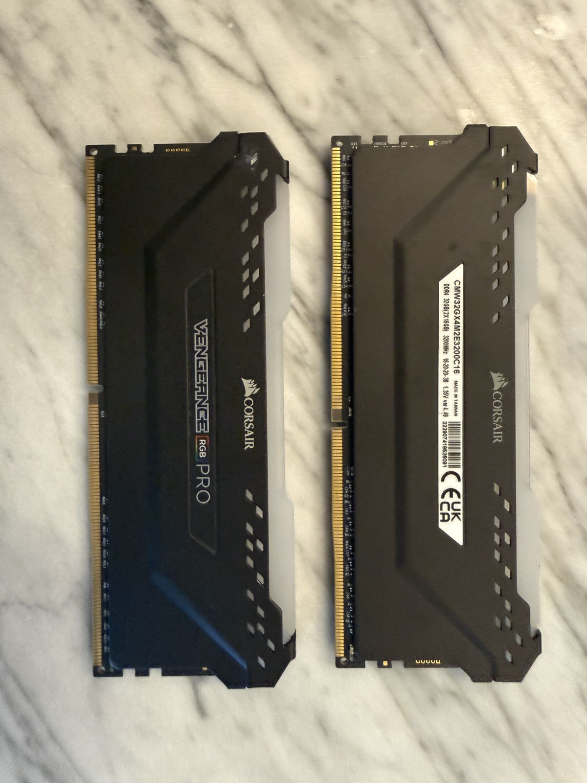 CORSAIR VENGEANCE RGB 32GB (2x16GB) DDR4 3200MHz C16 Desktop Memory - Black