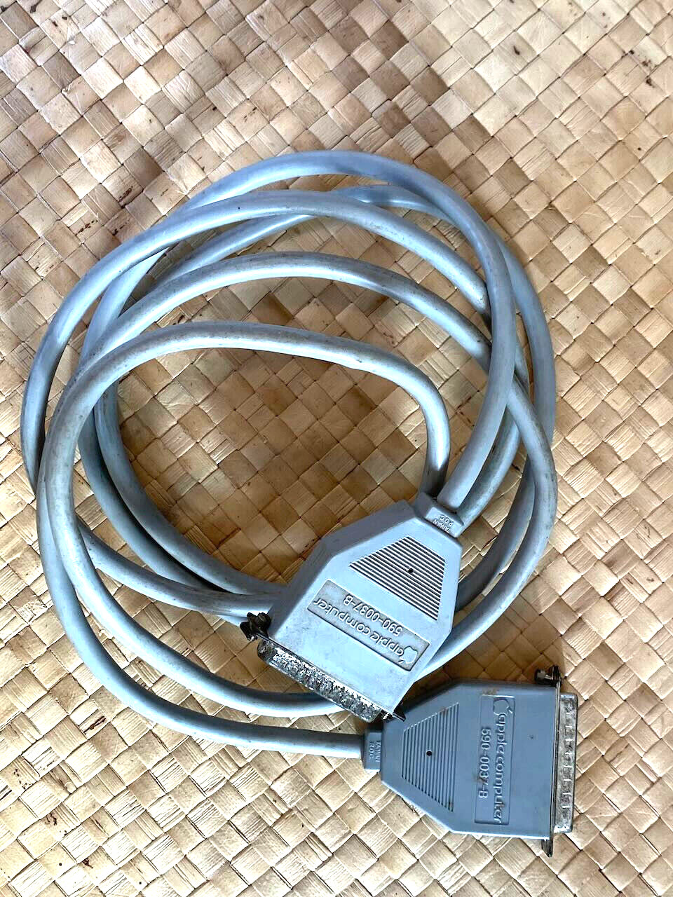 Vintage APPLE (590-0037-B) 6-foot, Serial Modem Cable, 25 Pin Male/Male