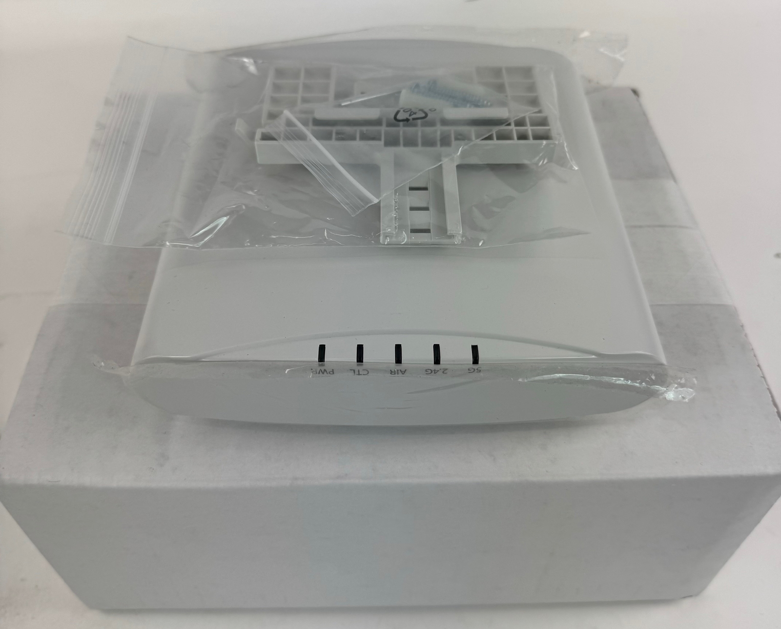 Ruckus R510 Wave 2 Wi-Fi Access Point (9U1-R510) with Wall Mount - Refurbished