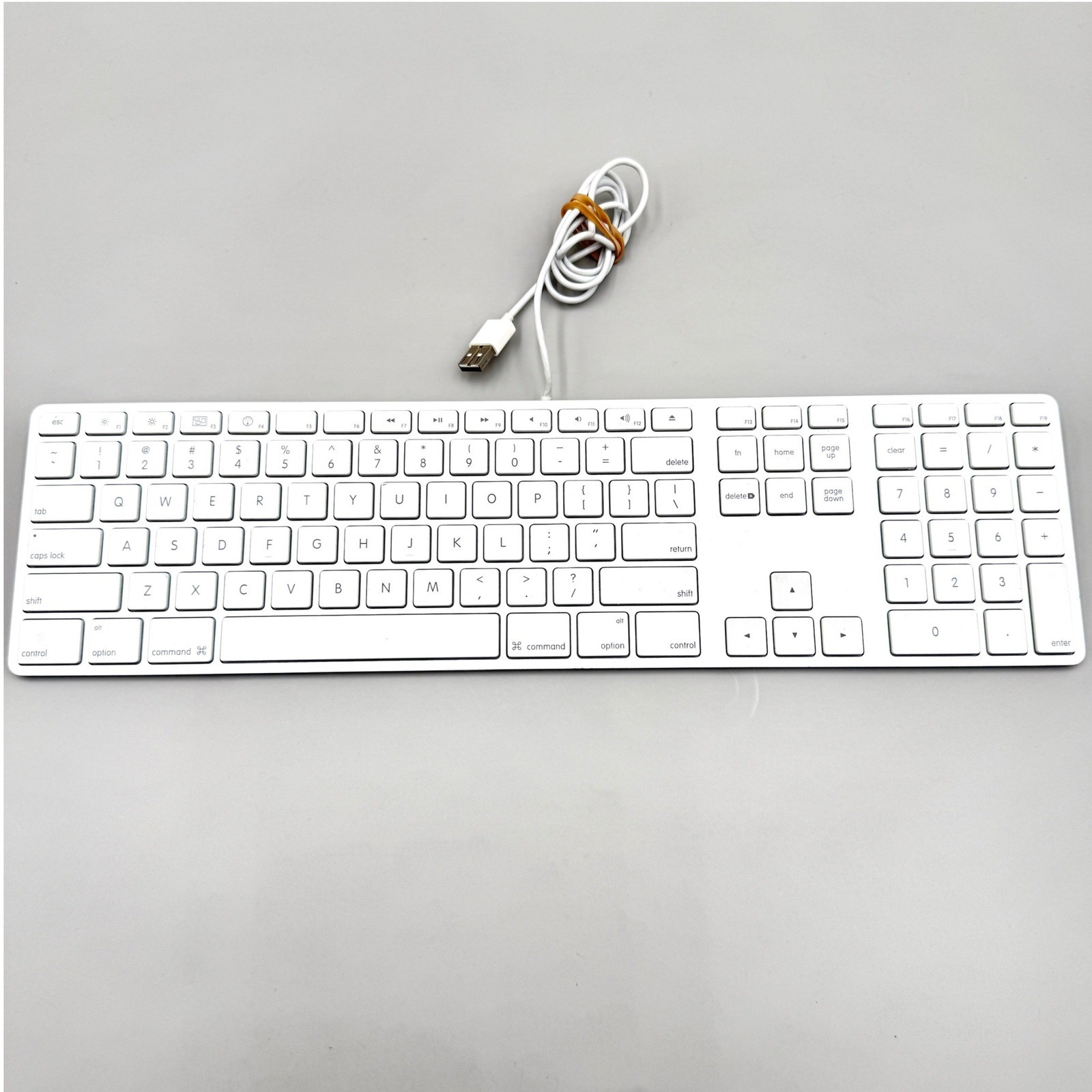 Apple A1243 Wired USB Keyboard with Numeric Keypad Silver Aluminum MB110LL/B