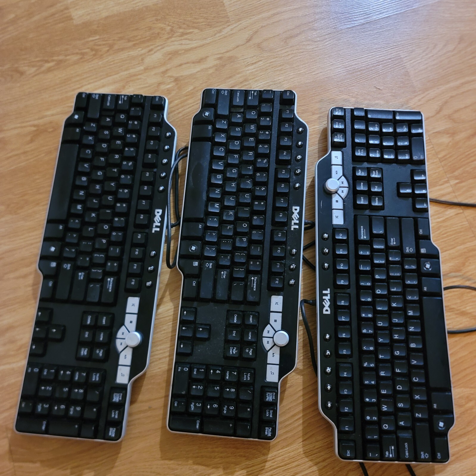  1 Dell SK-8135 USB Hub Wired, Multimedia Keyboard 