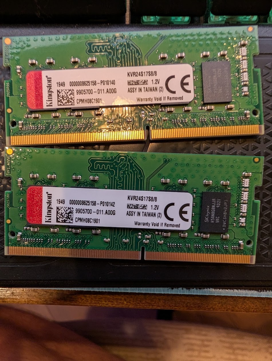 Kingston KVR24S17S8/8 8GB PC4-2400 DDR4 SODIMM Laptop RAM