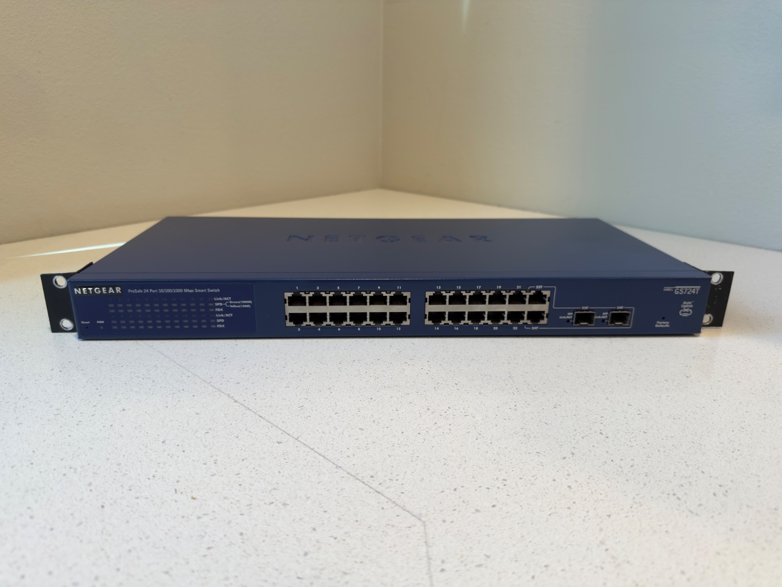 NetGear  ProSafe (GS724T) 10/100/1000 Gigabit 24-Ports External Switch Managed