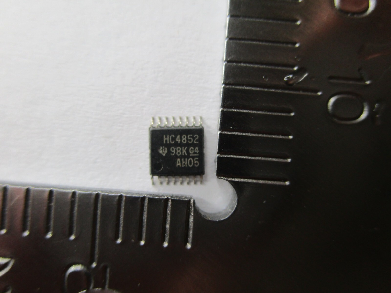 5pcs SN74HC4852PW HC4B52 HC48S2 HC485Z HC4852 SN74HC4852PWR TSSOP16 IC Chip
