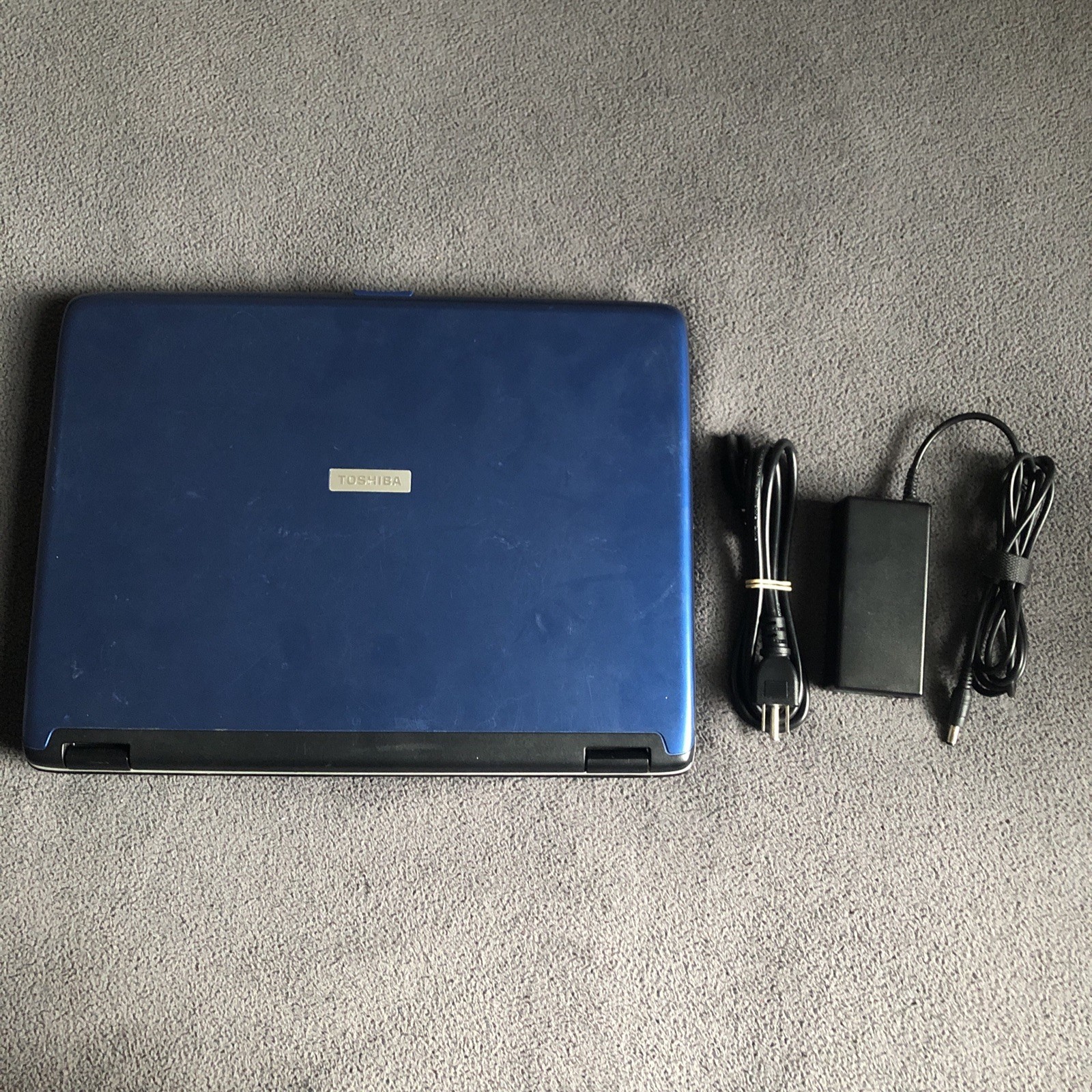 Toshiba Satellite A75-S206 Windows XP Laptop w/ Charger - NEEDS REPAIRS