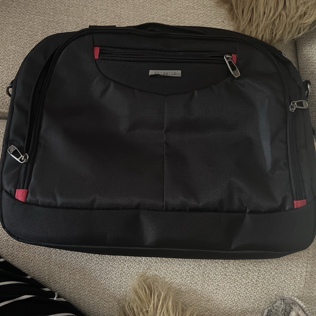 Samsonite Black Padded Laptop Messenger Bag w/ Shoulder Strap, Partitions