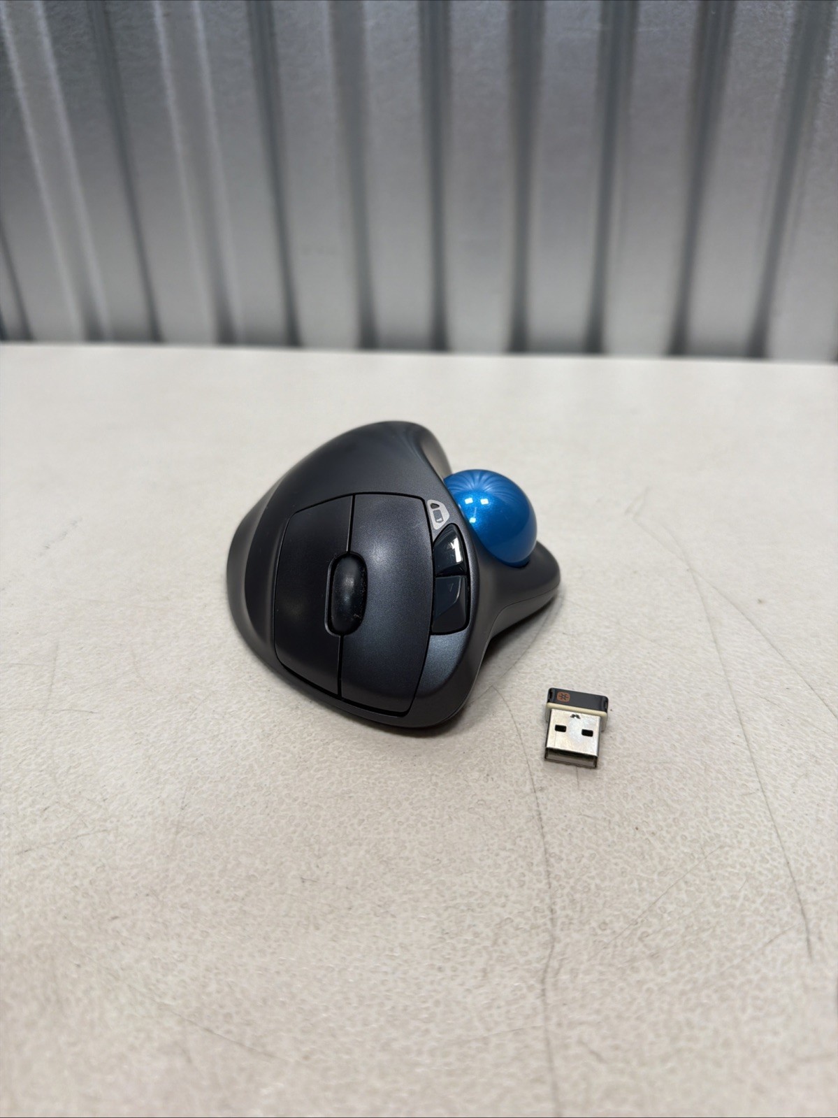 Logitech M570 Wireless Ergonomic USB Right-Handed Trackball Mouse with Receiver