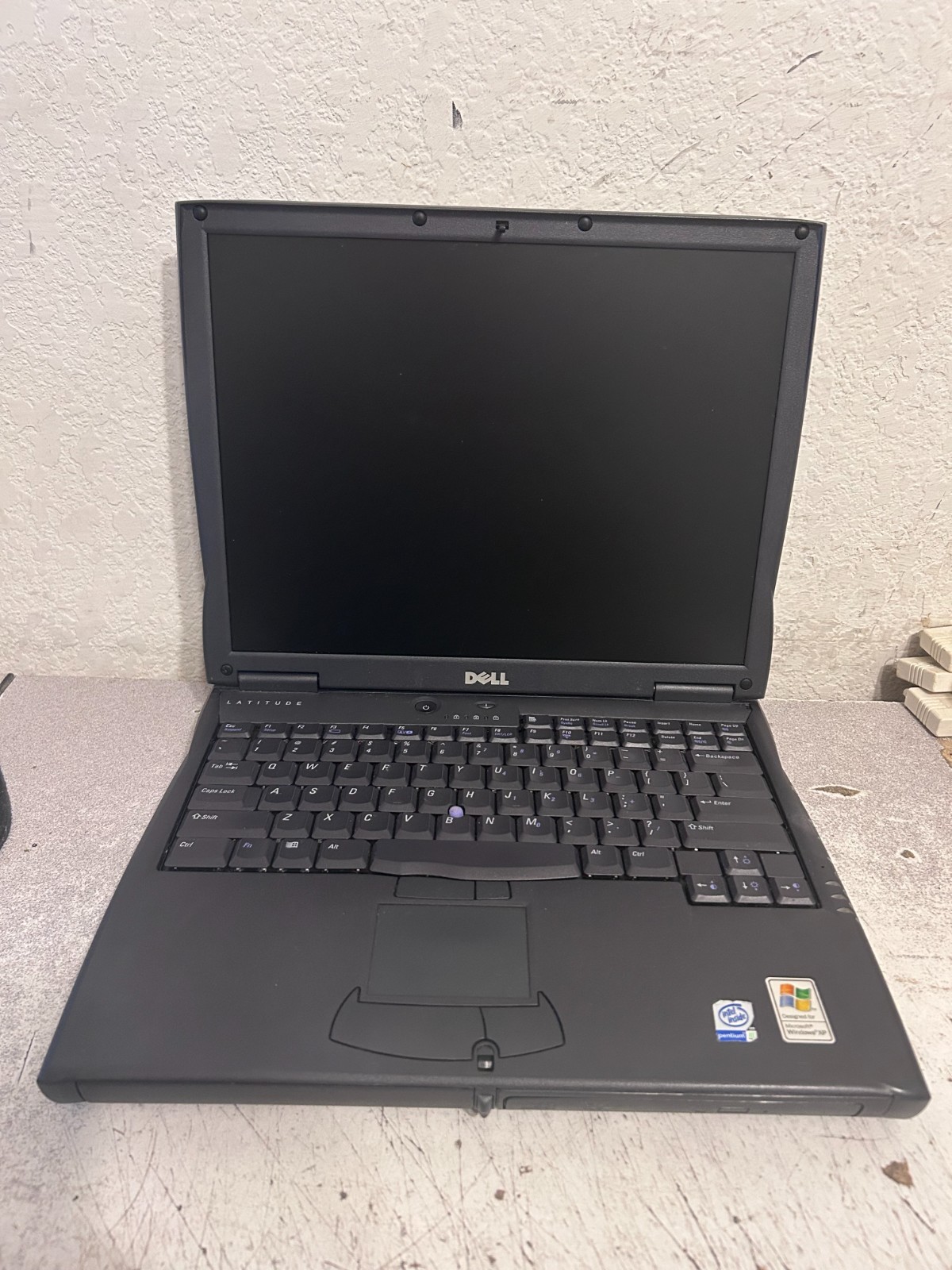 Dell Latitude C610 Pentium 3 CPU 14" Display No HD No AC No Battery