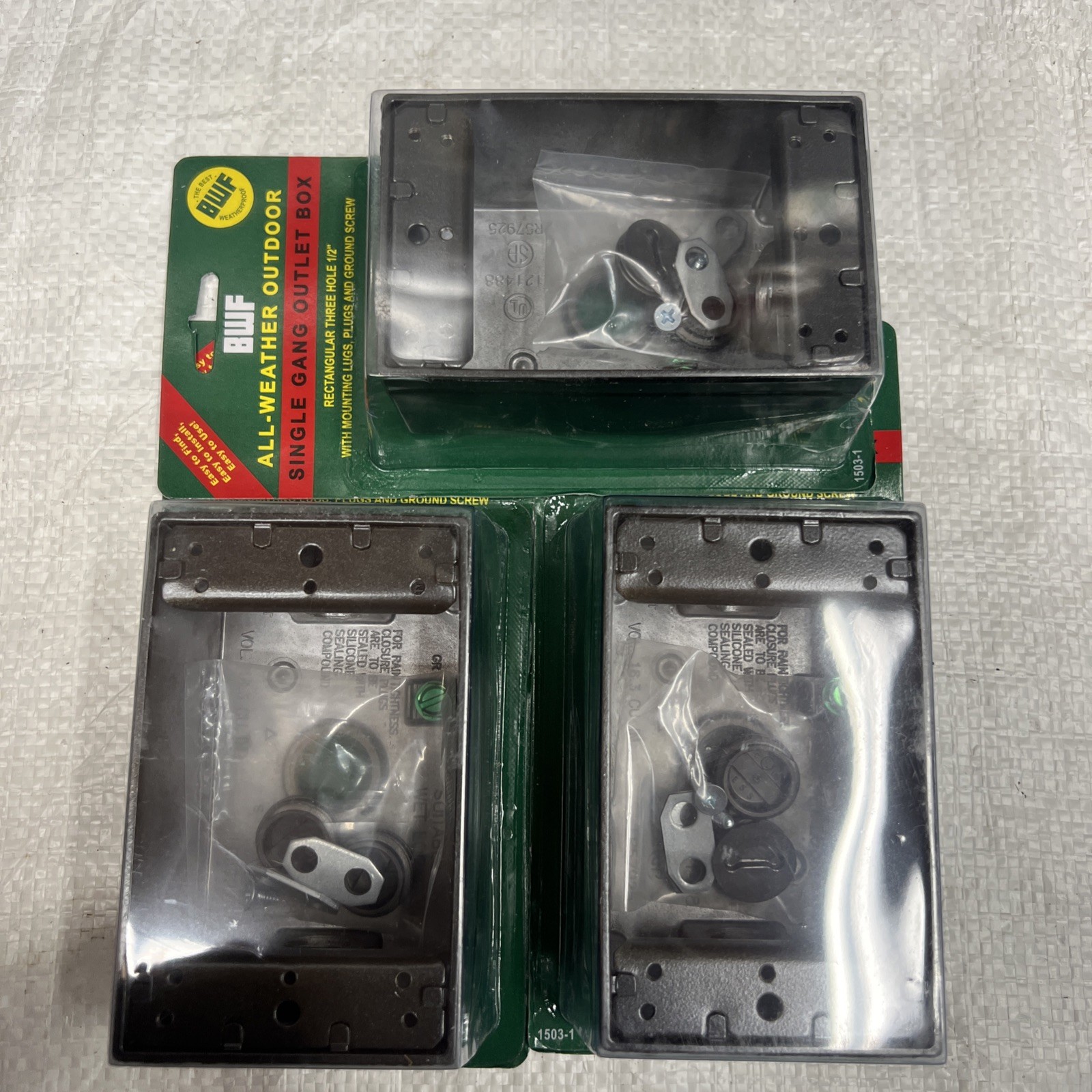(3)  Single Gang 1/2 In. 3-Outlet Black Aluminum Weatherproof Outdoor Outlet Box
