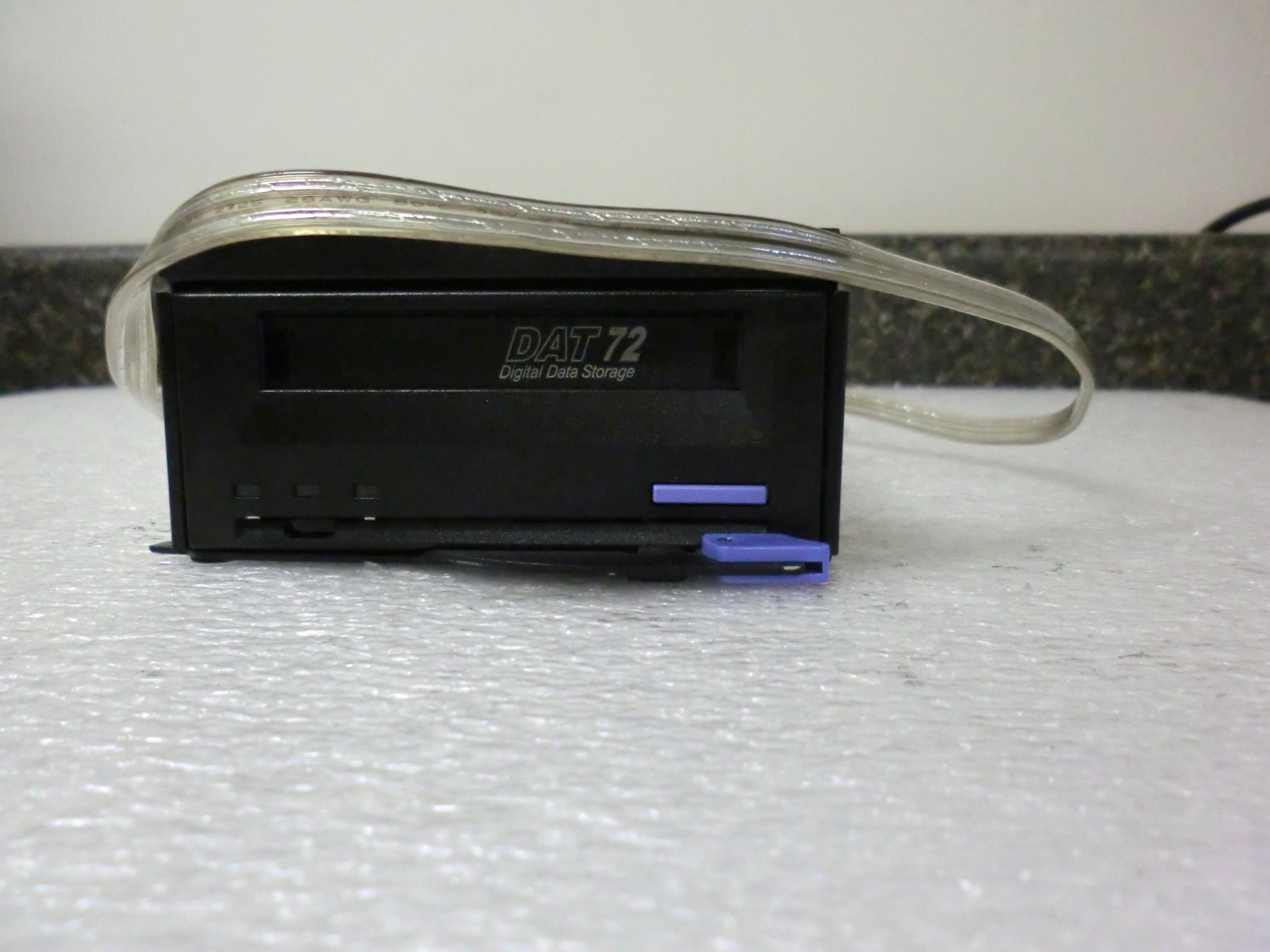 IBM DAT 72 Digital Data Storage SATA Tape Drive FRU 43W8489 with SATA II Cable